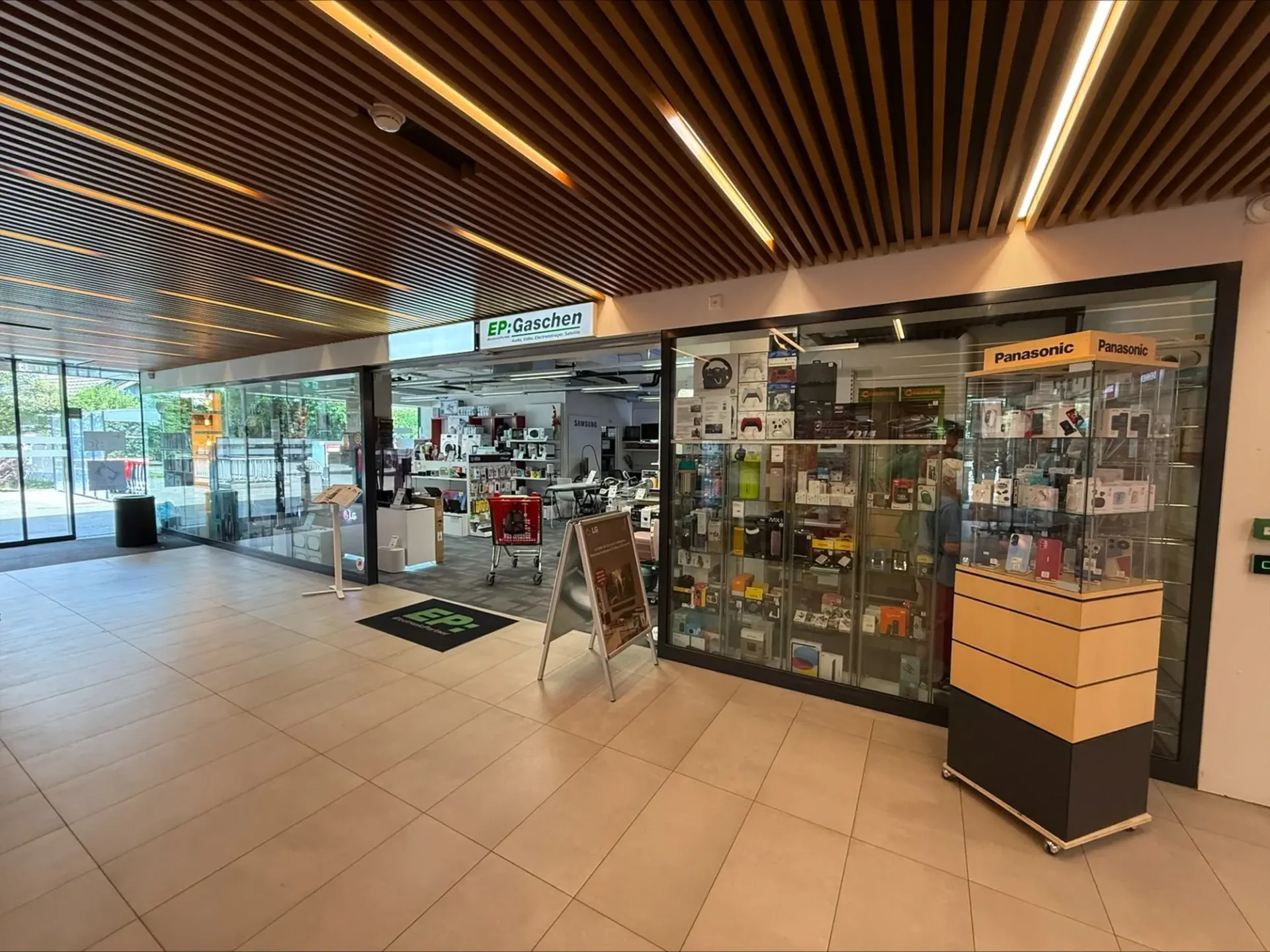 Lokal für Gewerbe, Laden oder Büro im Migros-Einkaufszentrum von La Neuveville