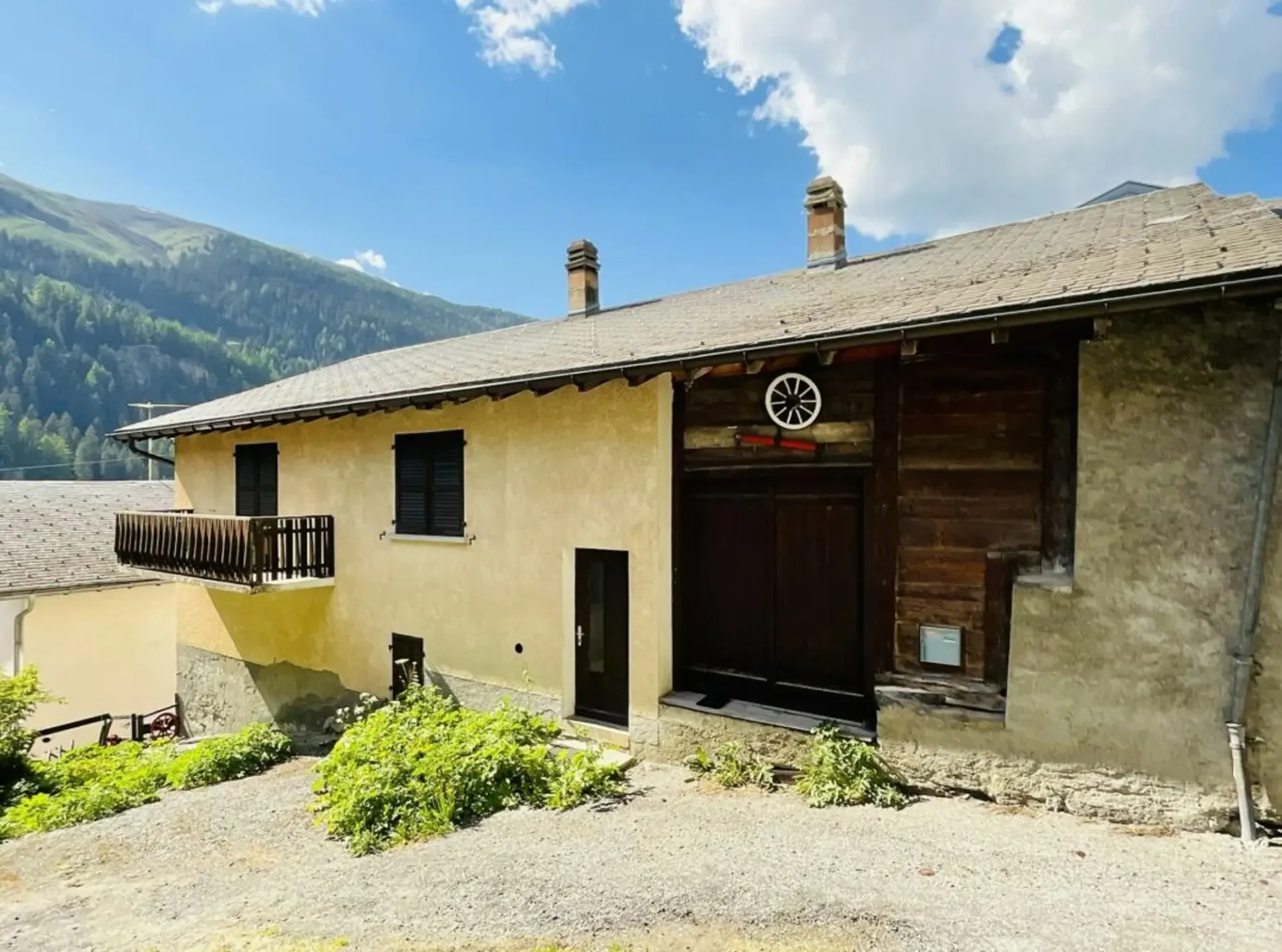 Haus mit zwei separaten Wohnungen