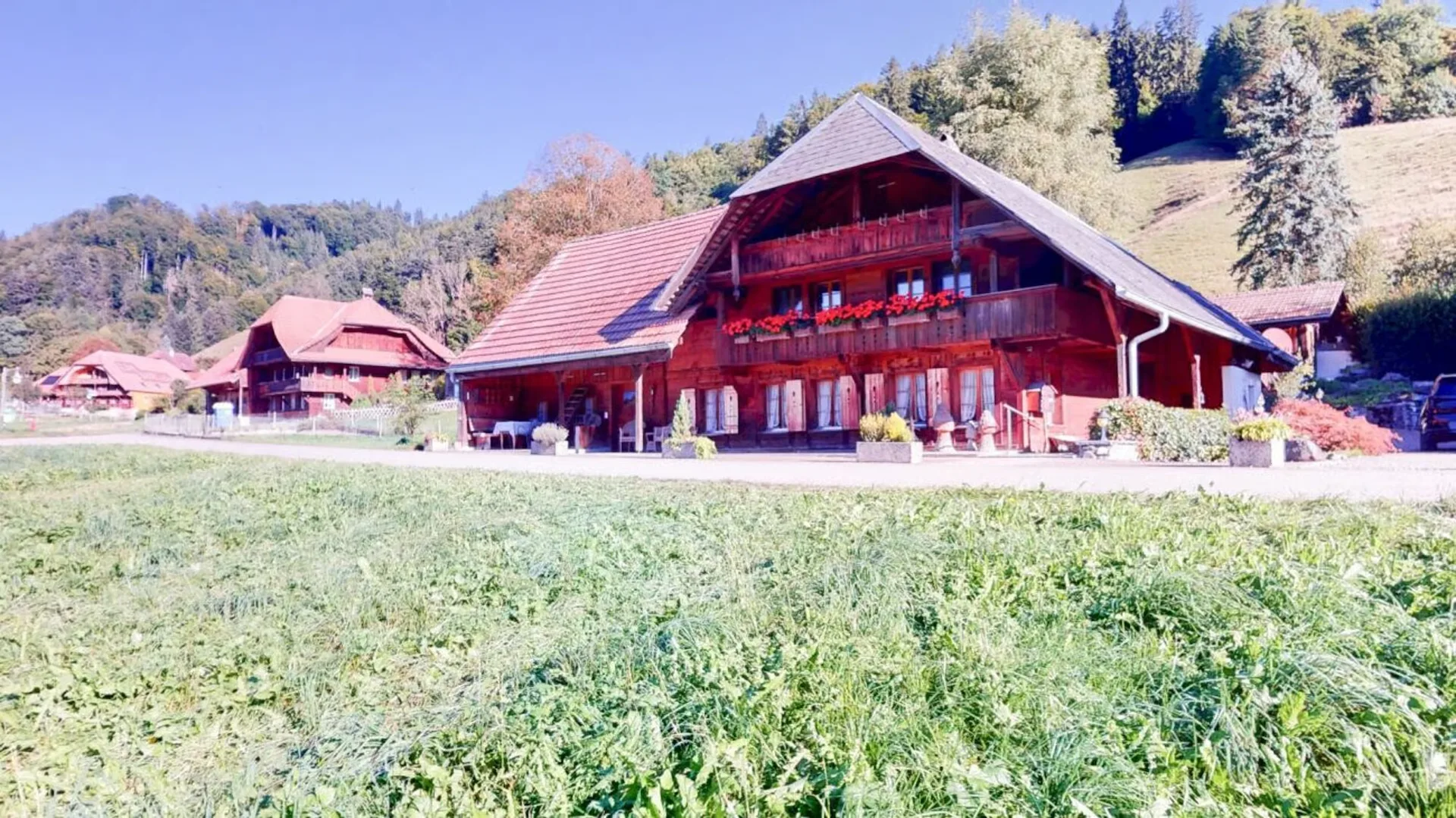 Idyllisches Bauernhaus an ruhiger Lage mit zwei Wohnungen und Tiny House