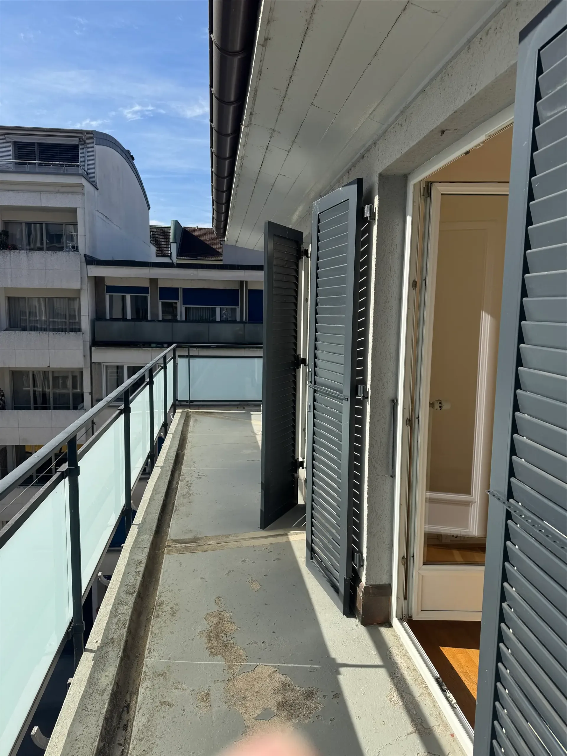 In pieno centro del quartiere Eaux-Vives, a 100 metri dal lago