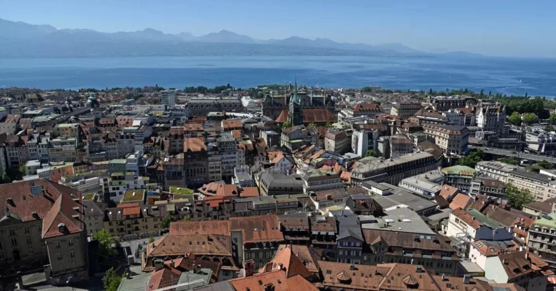 EXKLUSIV - RETAIL-STANDORT N1 LAUSANNE
