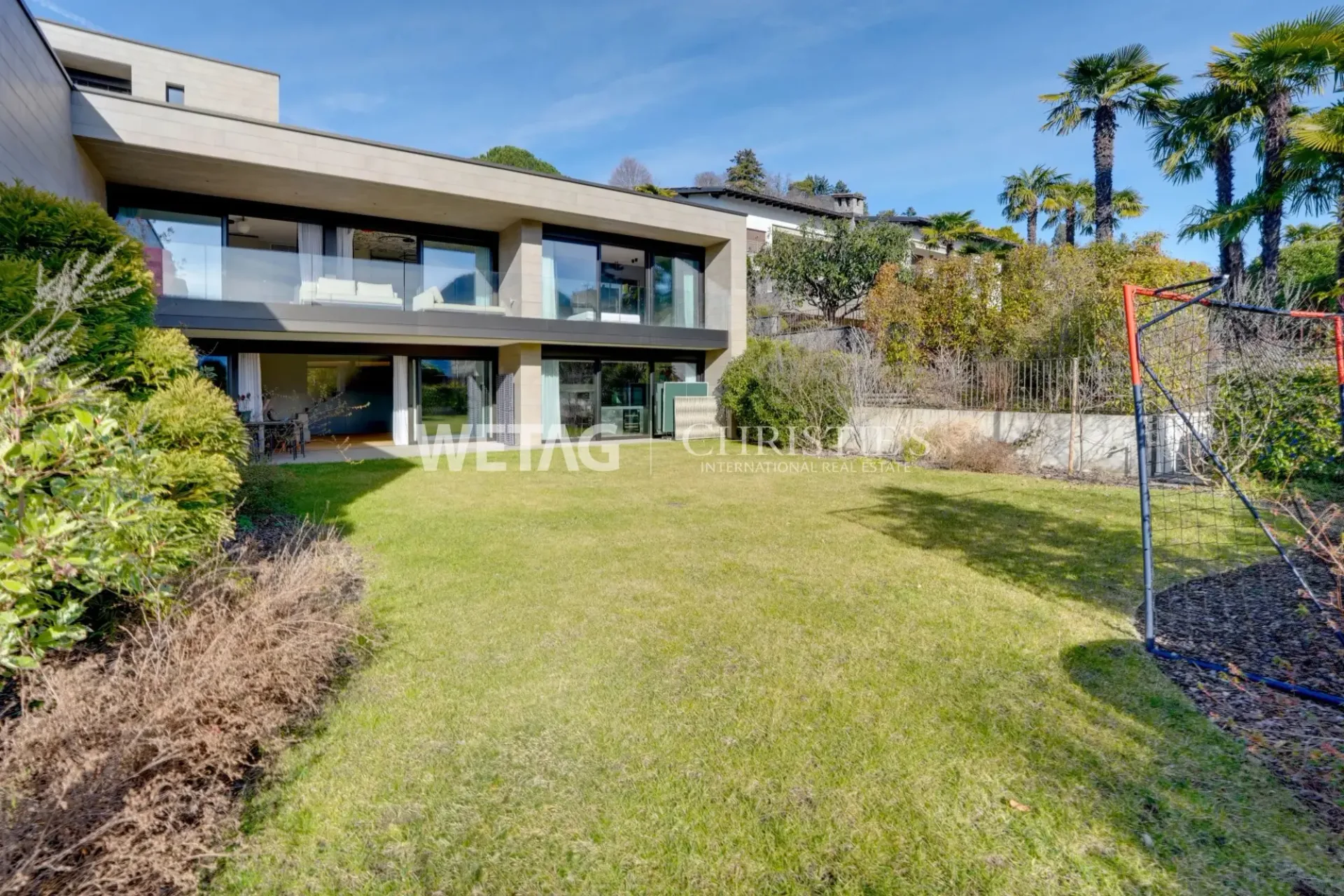 Moderne Duplexwohnung neueren Baujahrs mit grossem Privatgarten zum Verkauf in Lugano-Savosa