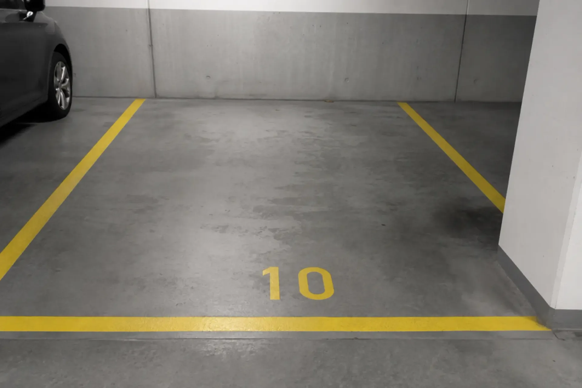 zu vermieten Autoparkplatz in Tiefgarage in Möriken
