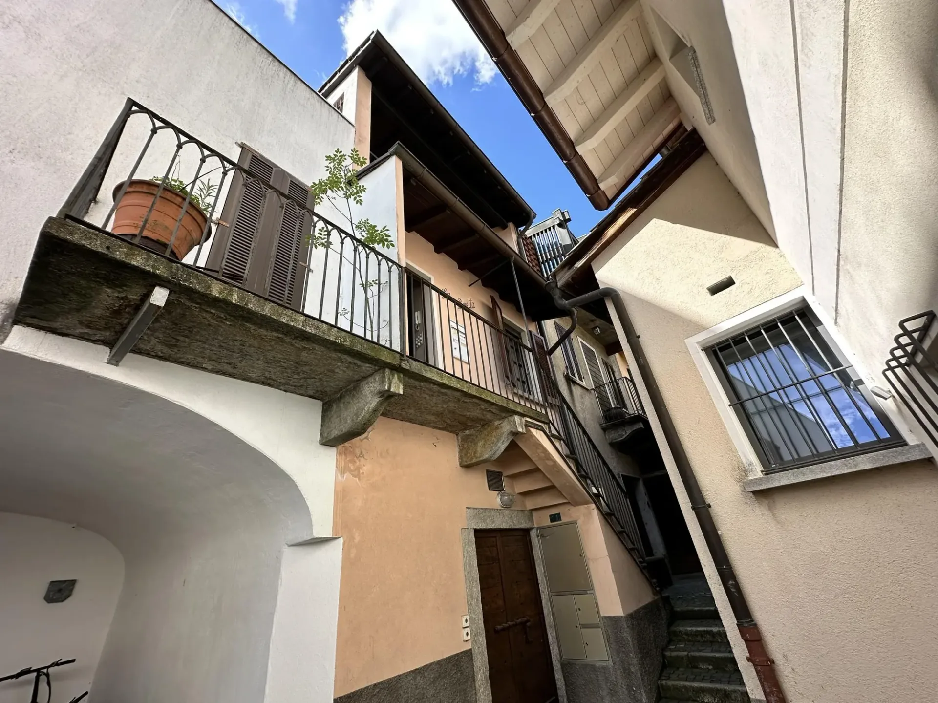 HISTORISCHES HAUS 3.5 ZIMMER MIT WEINKELLER IN VOLTA A MELIDE