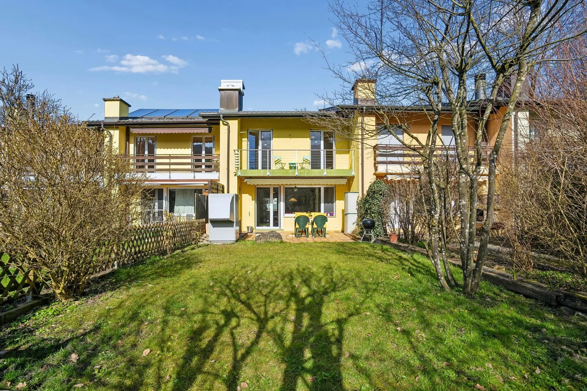Maison de rang bien entretenue avec jardin à Wilen près de Wollerau
