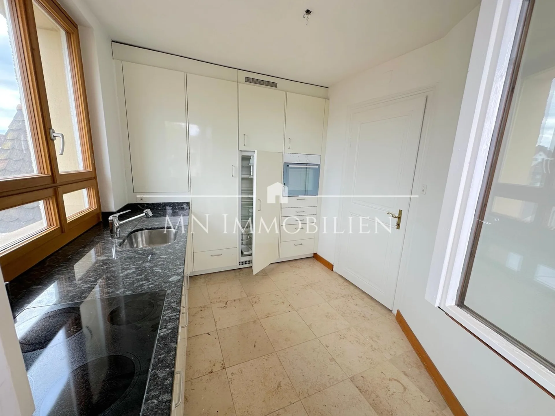 3-Bedroom Apartment on the 2nd Floor - Living with Old Town Flair