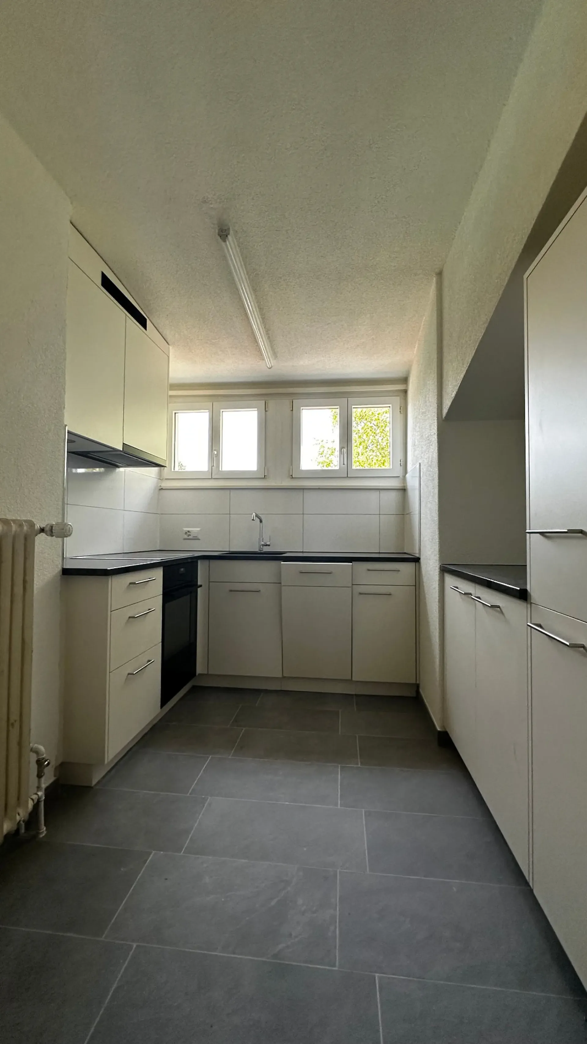 Erstvermietun nach Sanierung: 1-Zimmer-Dachwohnung