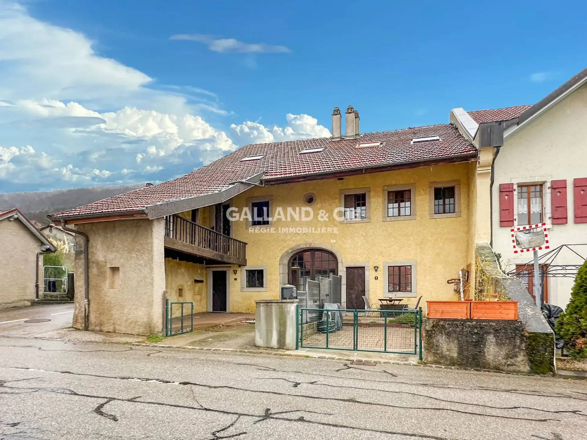 Berolle (Bezirk Morges) - Dorfhaus mit 2 Wohnungen