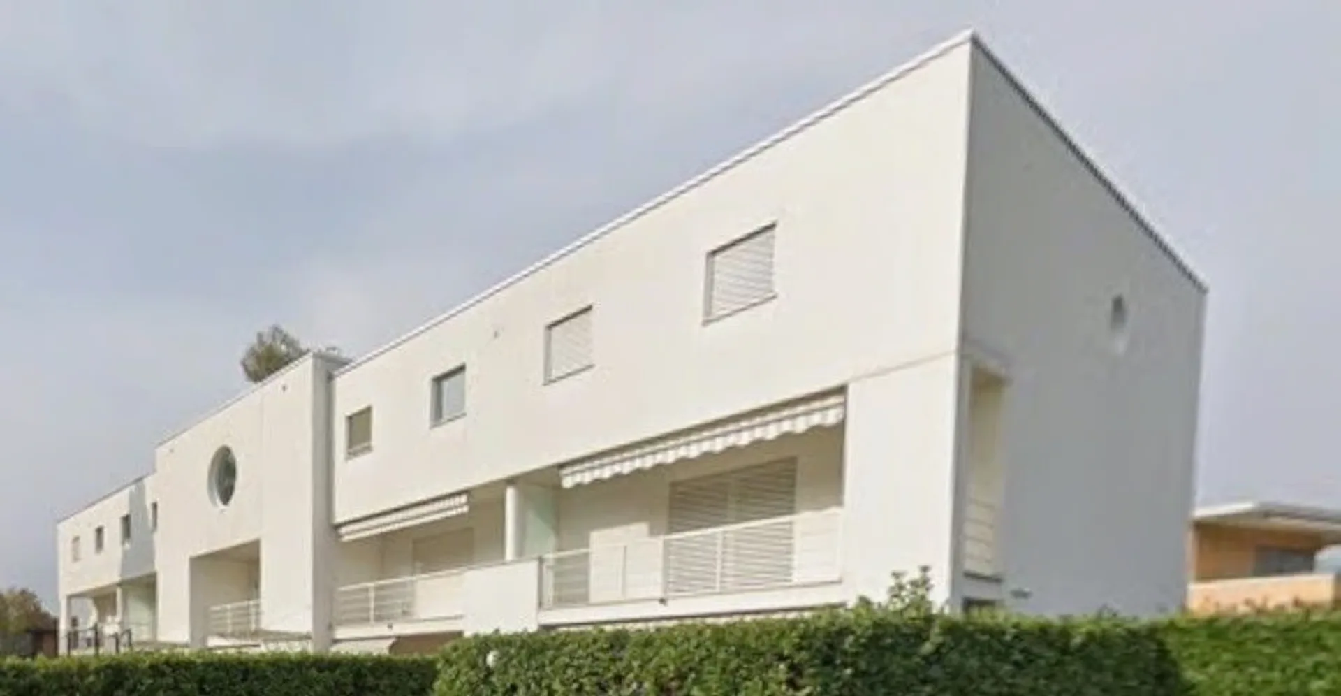*Geräumige Wohnung mit Aufzug*