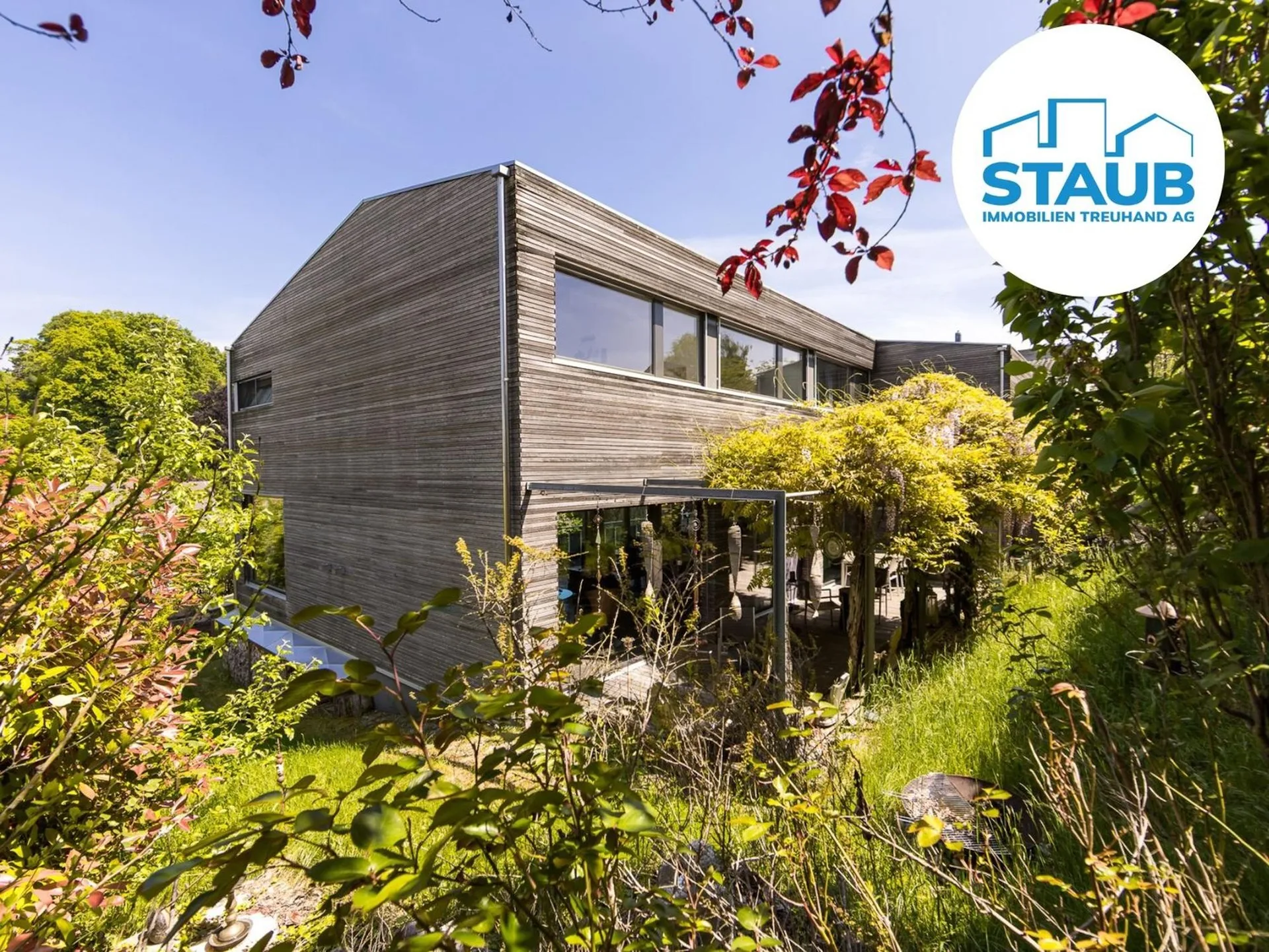 Exclusive living between tranquility and panoramic views