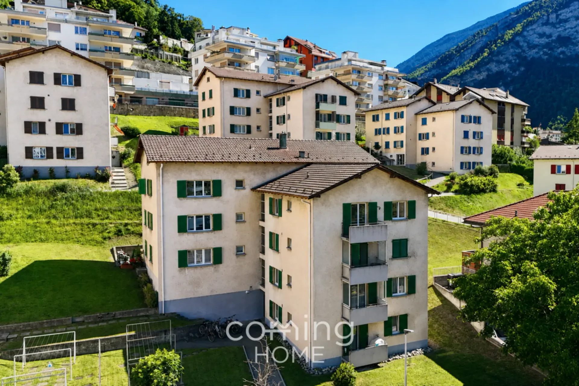 Sonnige 3.5-Zimmerwohnung mit Balkon und Bergsicht in ruhiger Lage