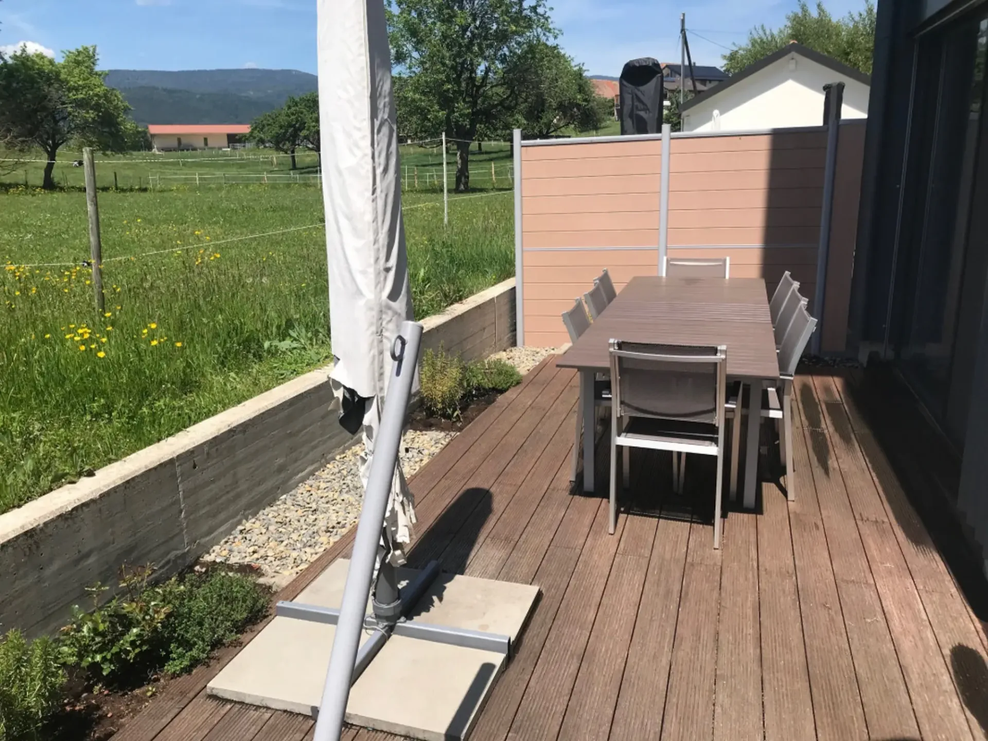 Spacieux duplex de 220m2 dans ancienne ferme rénovée à Essertines sur Rolle