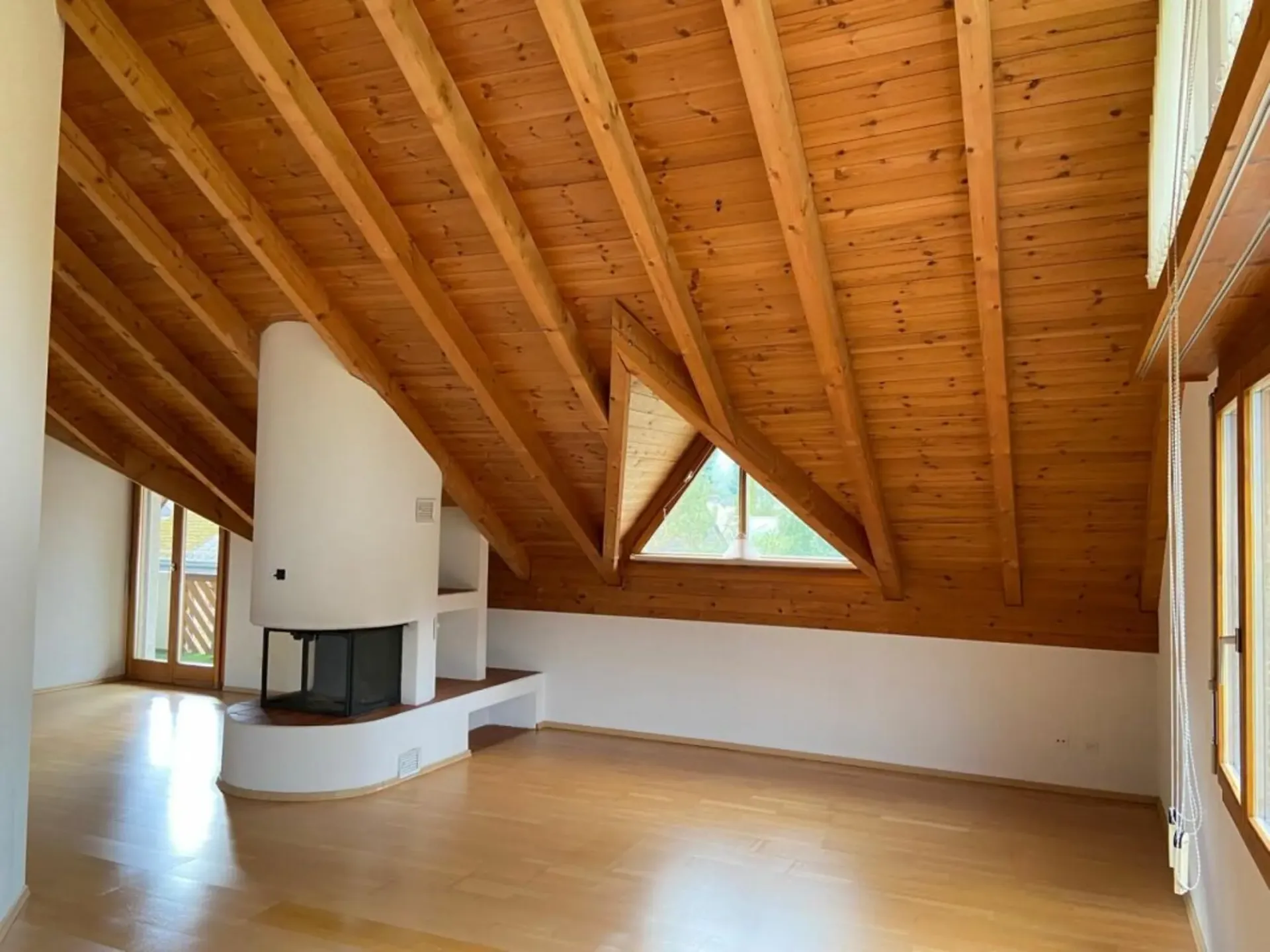 Charmante und helle 4.5-Zimmer-Dachwohnung an ruhiger Lage im Werdenberg