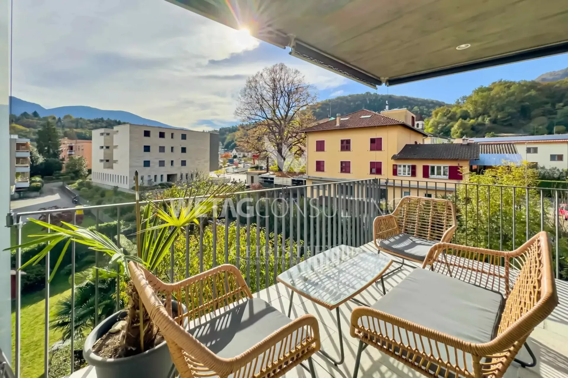 Moderne Duplex -Wohnung mit überdachter Terrasse, in ruhiger Lage, in Losone zu verkaufen
