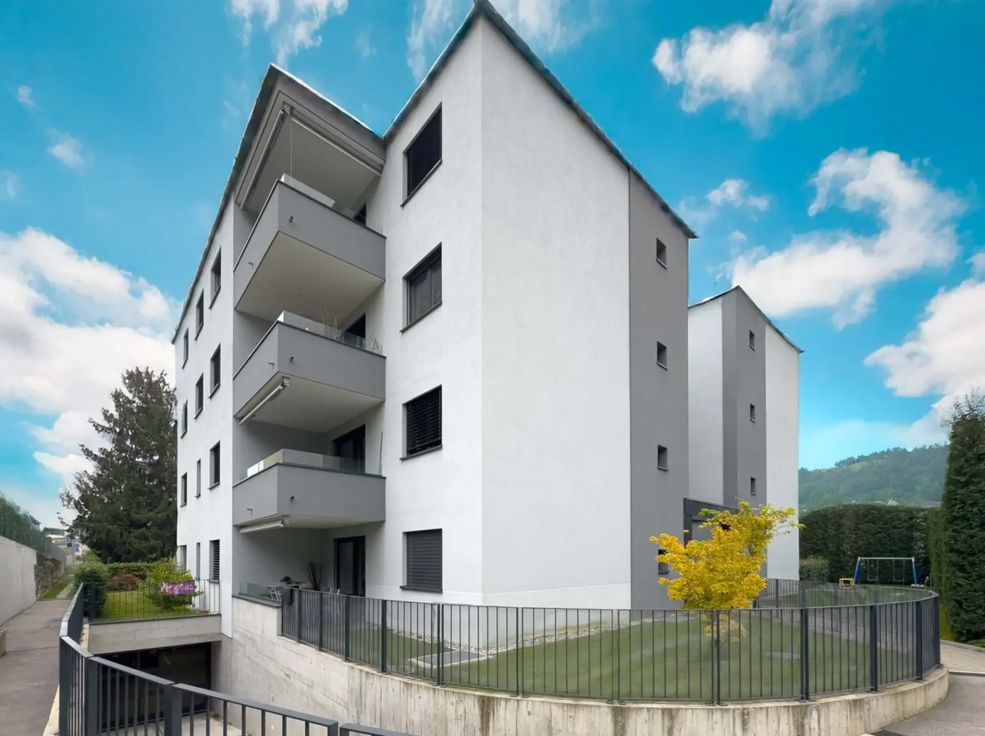 PER REDDITO O USO PRIVATO recentissimo elegante 2.5 locali con giardino privato
