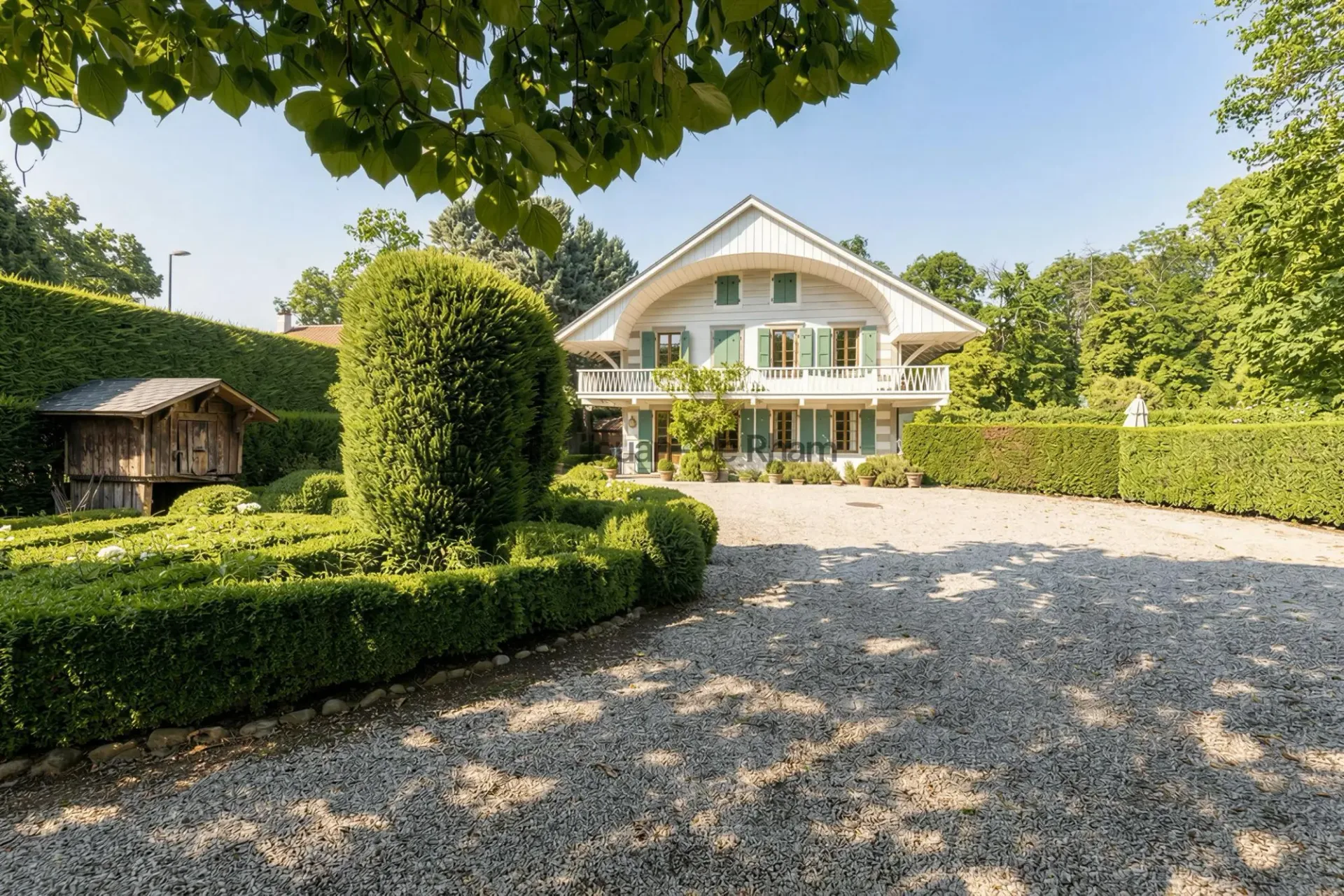 Elegant character house in the heart of the Geneva countryside