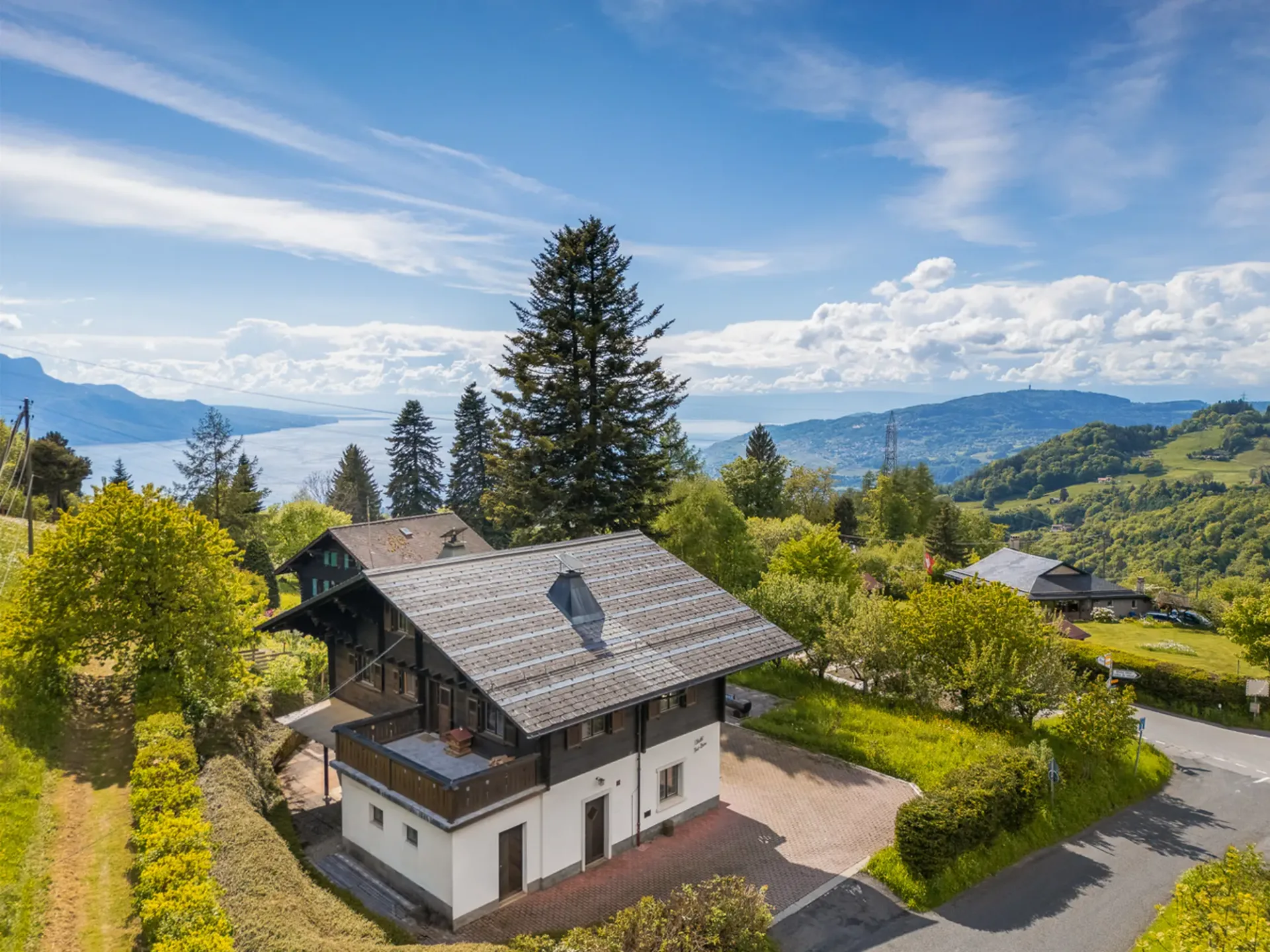 Mitten im Narzissen Chalet mit Seeblick!