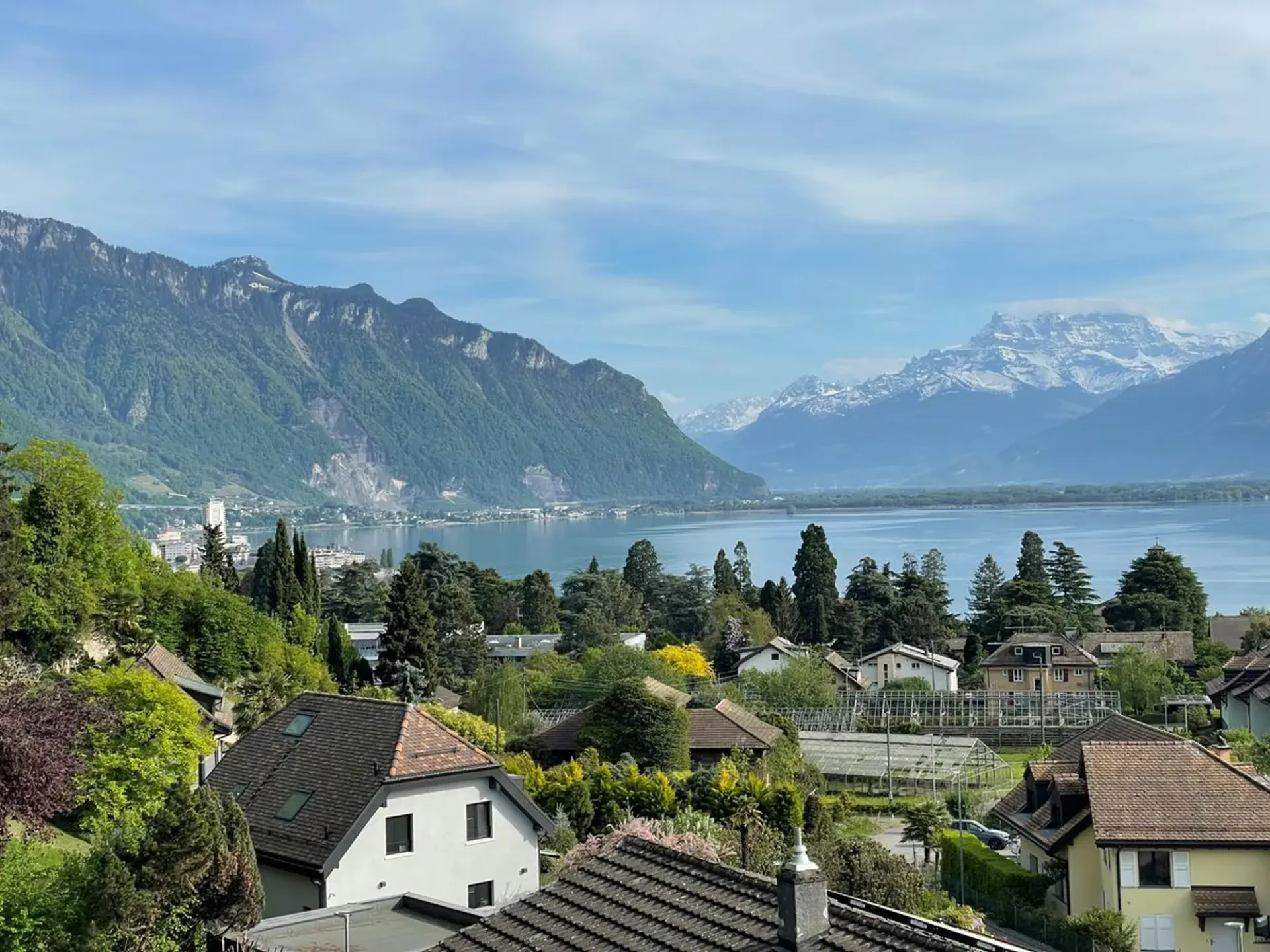 Charmanter Apartment mit 3,5 Zimmern zur Miete mit atemberaubendem Panoramablick auf den See und die Alpen