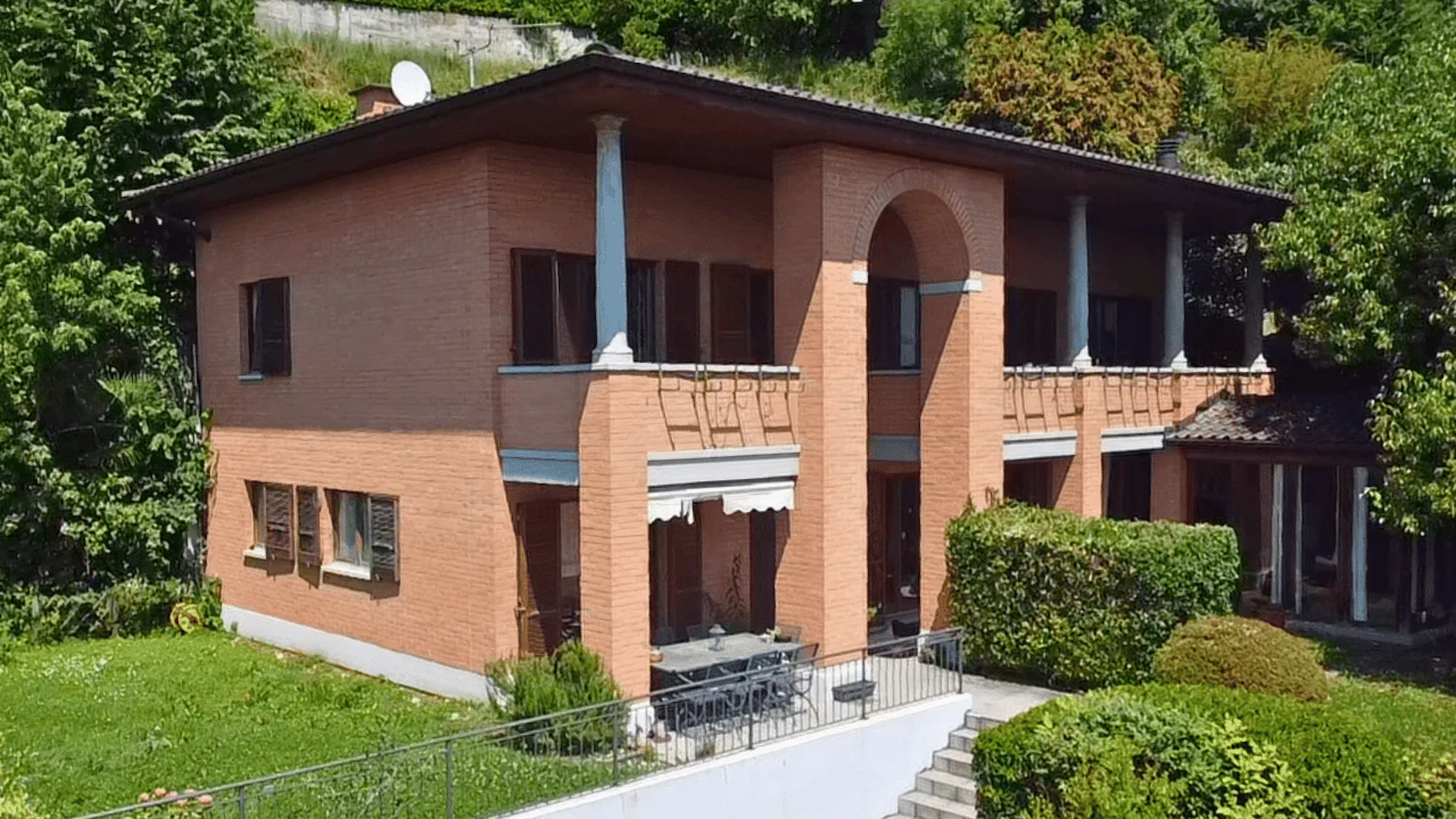 Bezaubernde Villa in Vacallo – 5.5 Zimmer im Grünen mit Panoramablick