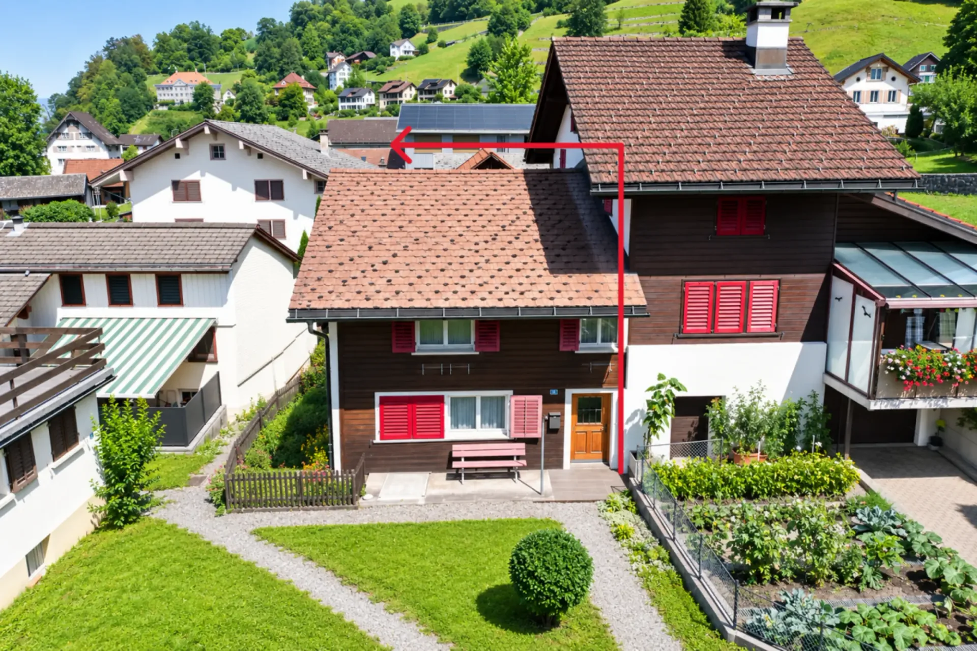 Charmanter Hausteil mit grosszügigem Garten an sonniger und zentraler Lage in Mollis