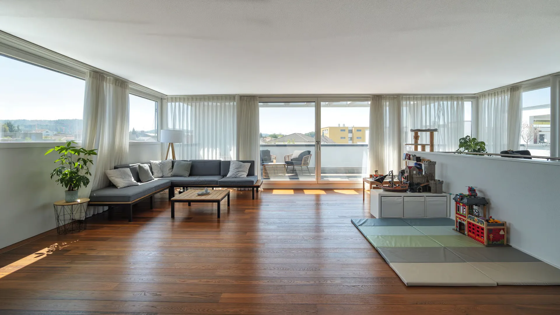 Schöne 5.5-Zimmer-Maisonettewohnung mit viel Aussenraum in Rupperswil