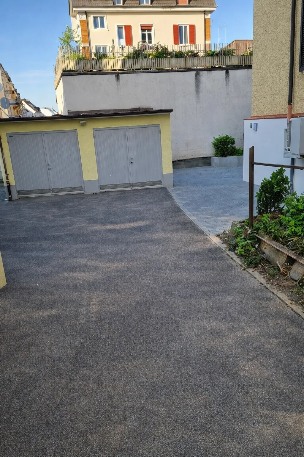 Private Garage Box!