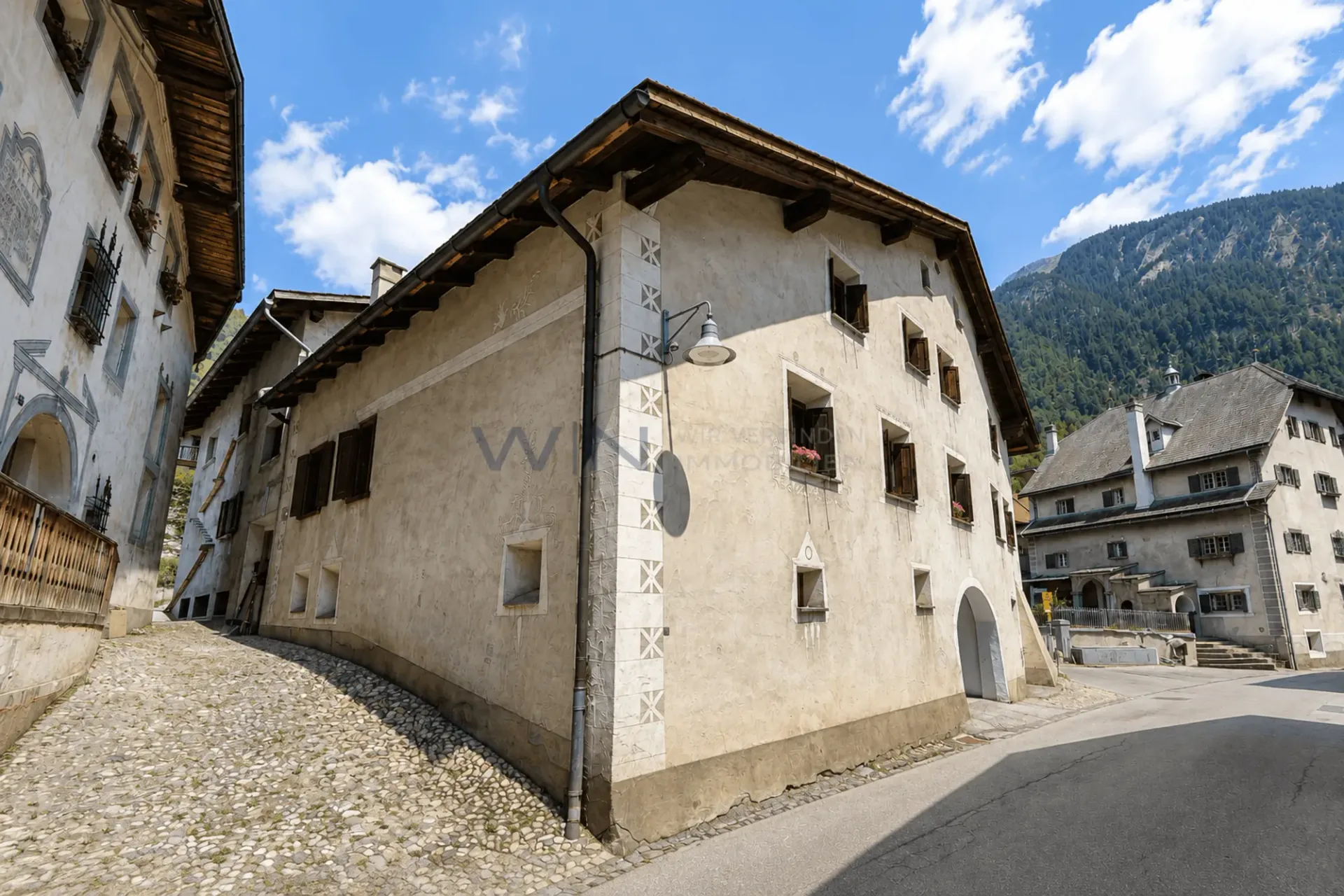 Engadiner-Mehrfamilienhaus in Filisur
