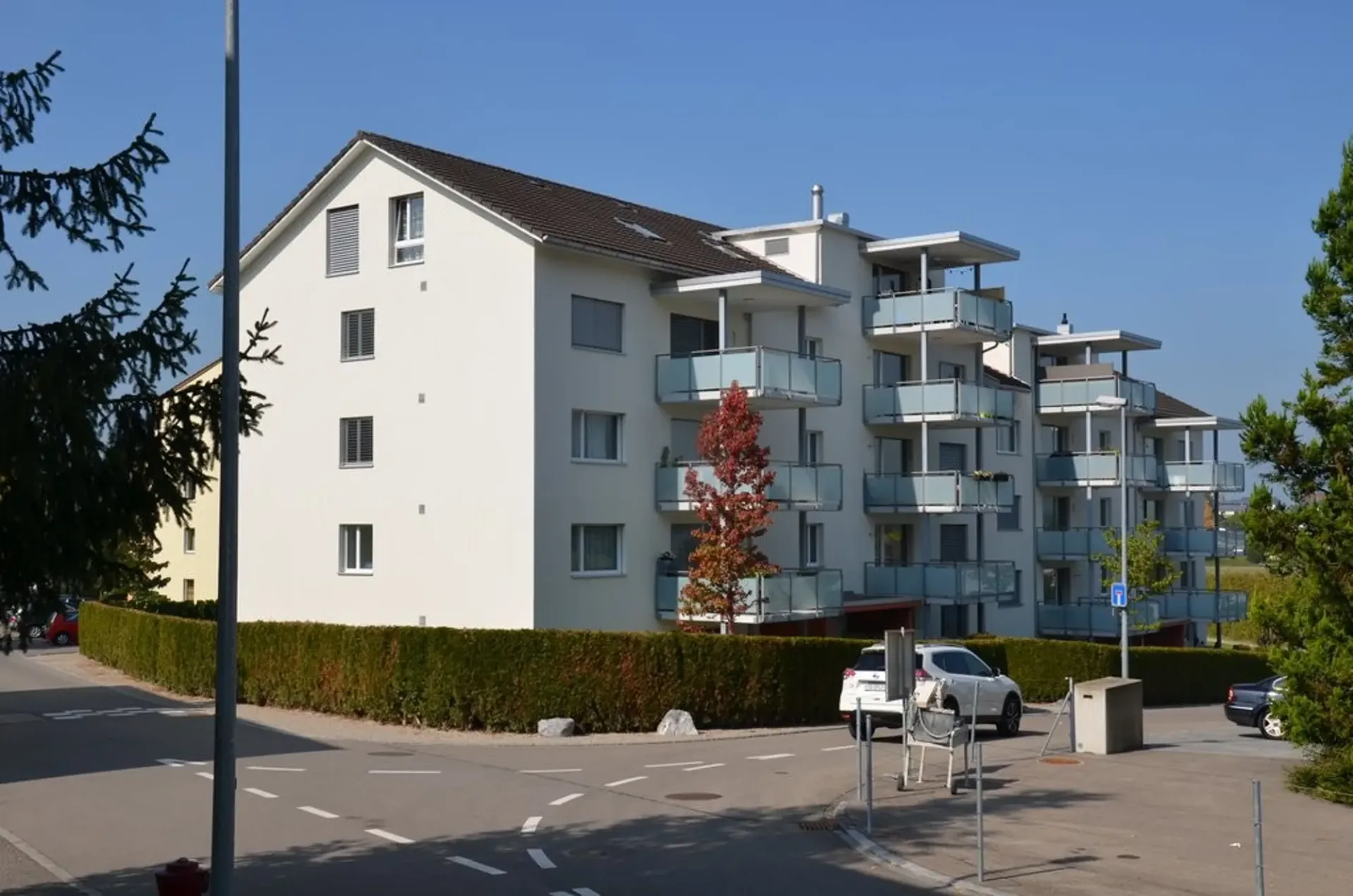 Aussenparkplatz mit Abdeckung zu vermieten