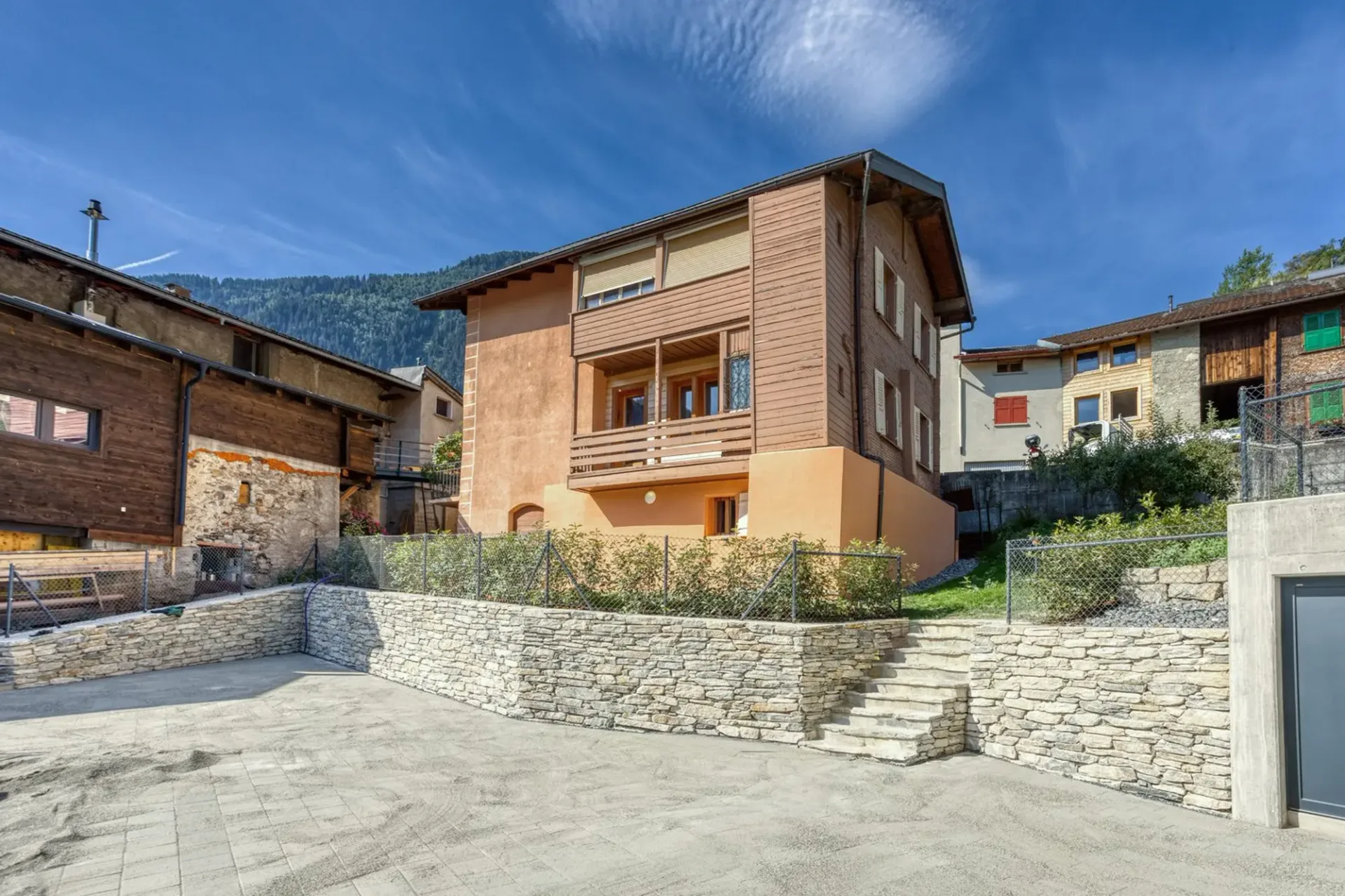 Charmanter Bungalow mit 4,5 Zimmern und Panoramablick auf die Ebene