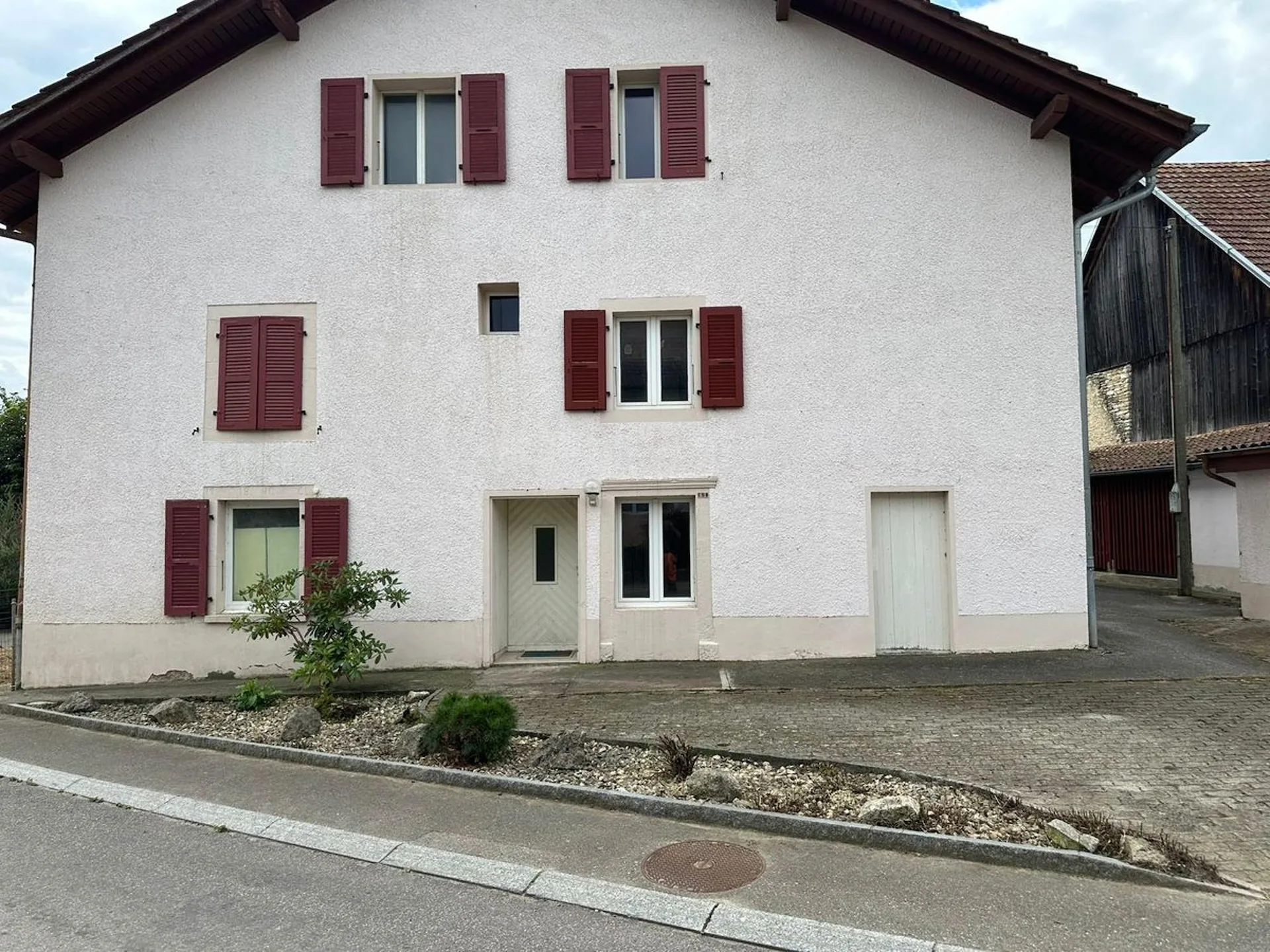 Wohnung mit 3,5 Zimmern im 2. Stock mit separatem Eingang