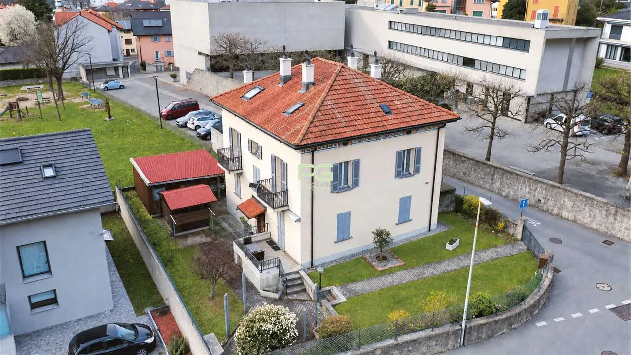 Zweifamilienhaus mit Garten in optimaler Lage