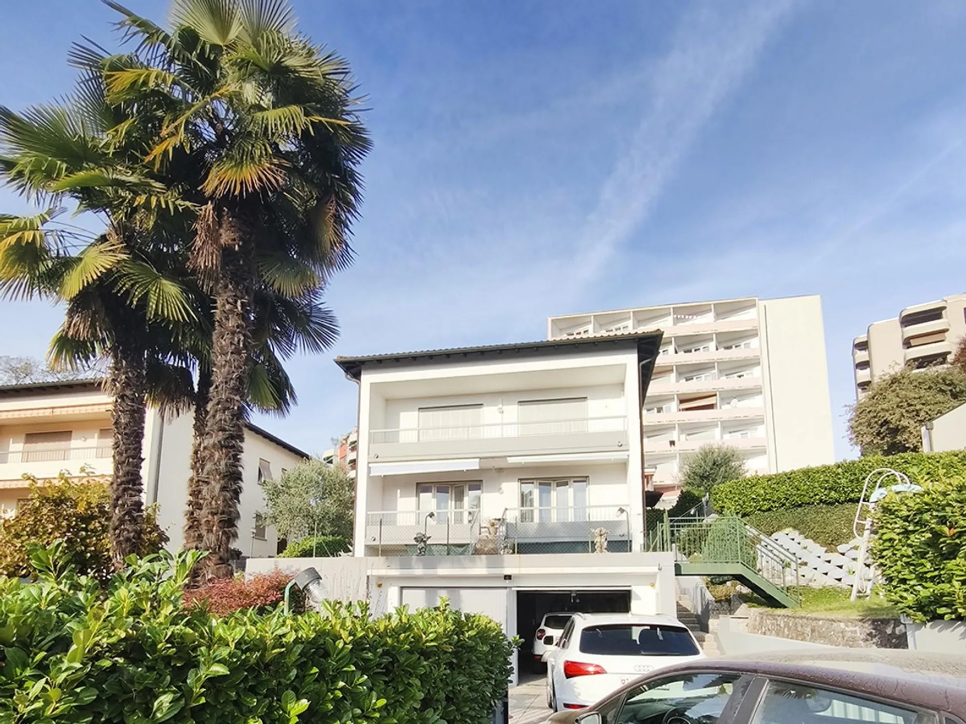 Villa indépendante élégante 5,5 pièces avec piscine et grand jardin