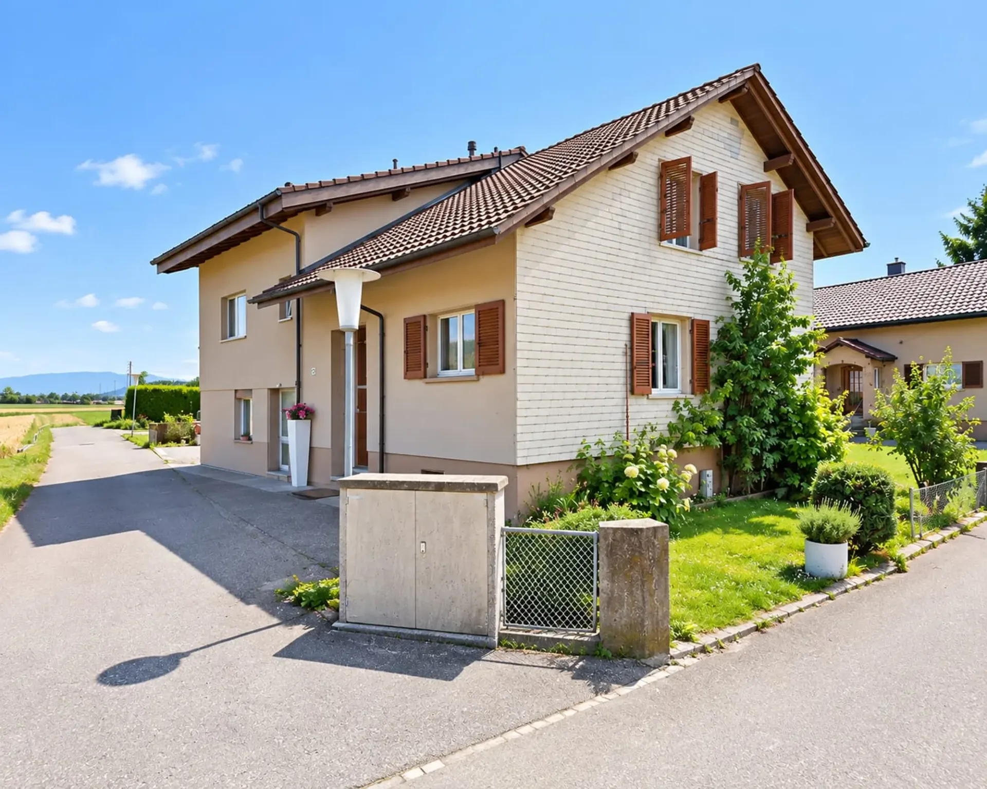 4,5% di rendita | Duplex con 2 × 5,5 stanze | 11 stanze | 574 m² di terreno | Niederbipp