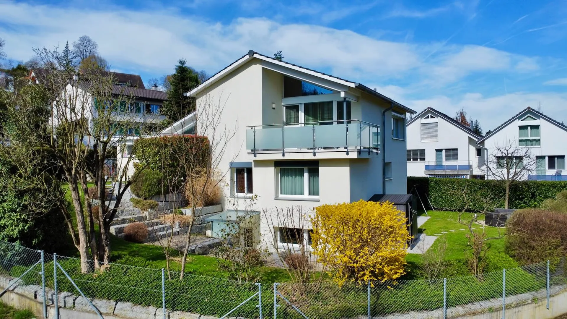Kernsaniertes , Familienfreundliches 6.5 Zi. EFH auf sonnenverwöhnter Parzelle mit schönem Garten