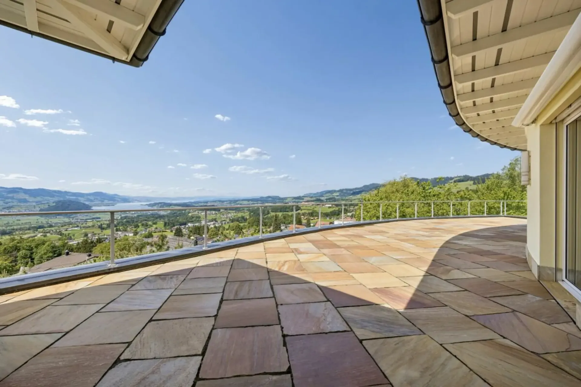 Exklusive Villa mit Panoramaaussicht und eigenem SPA Resort über dem Zürichsee