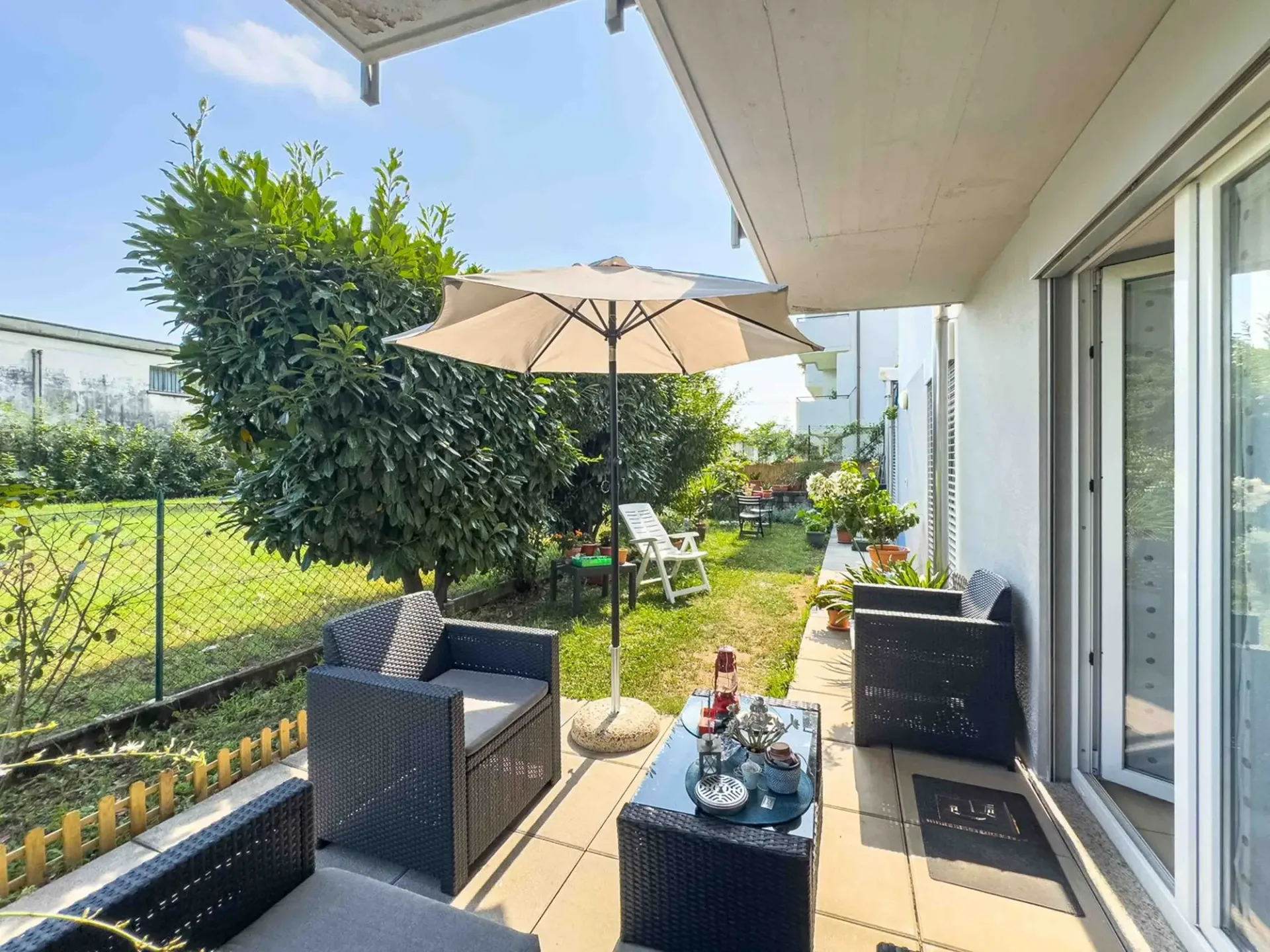 Geräumige 2.5-Zimmer-Wohnung mit Garten in Arzo