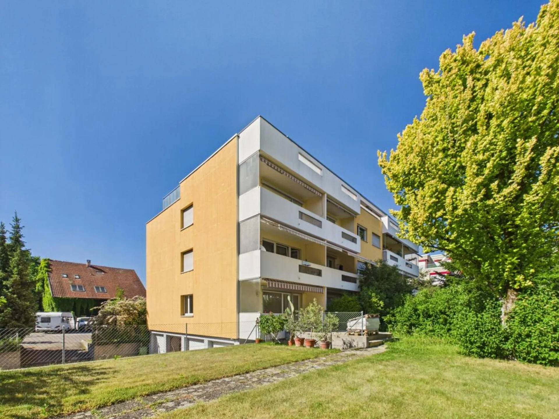 Quiet location, balcony and garage