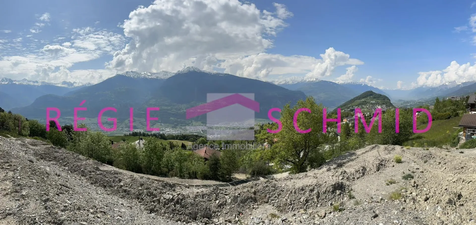 Wunderschönes Baugrundstück mit Panoramablick in Lens