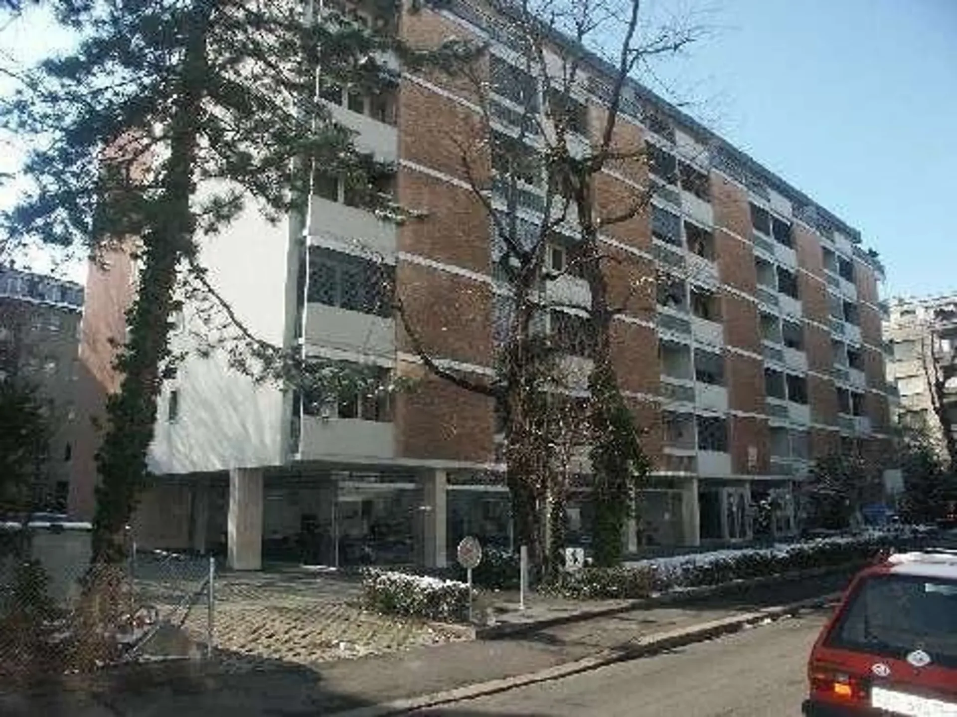 Near Cantonal Hospital / Uni