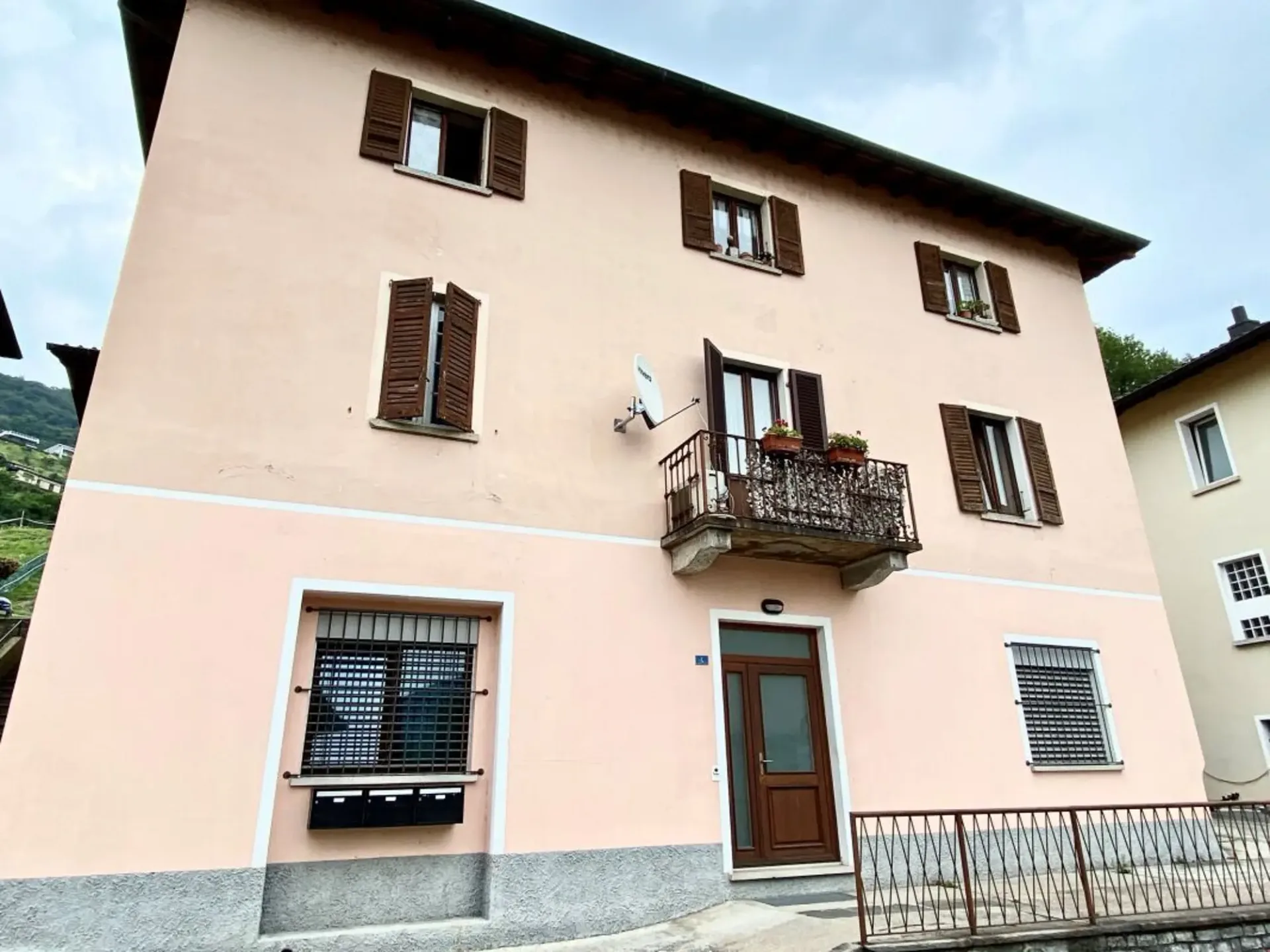 Maison avec trois appartements pour investissement locatif