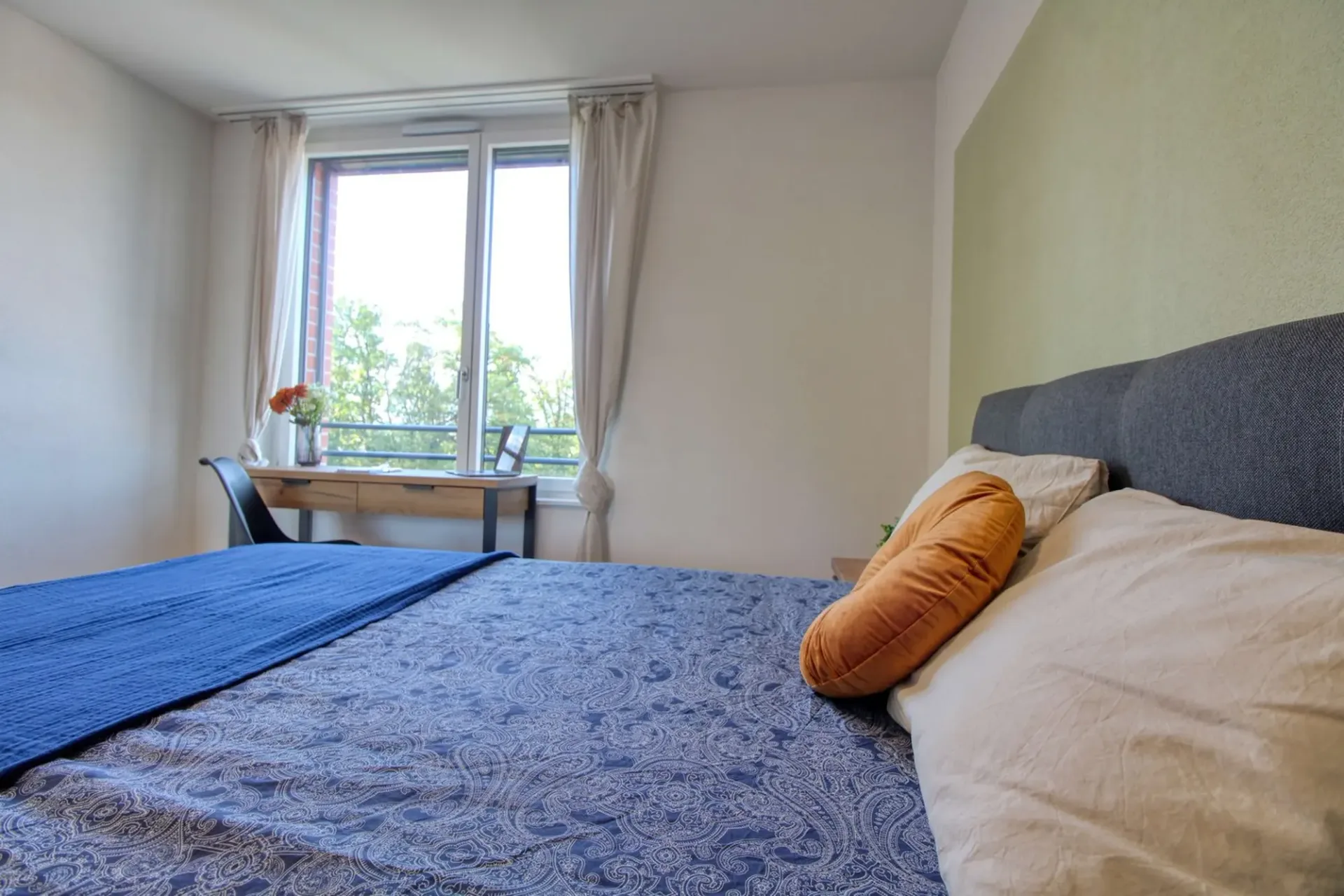 Appartement vivant spacieux à Crissier avec salle de bain privée