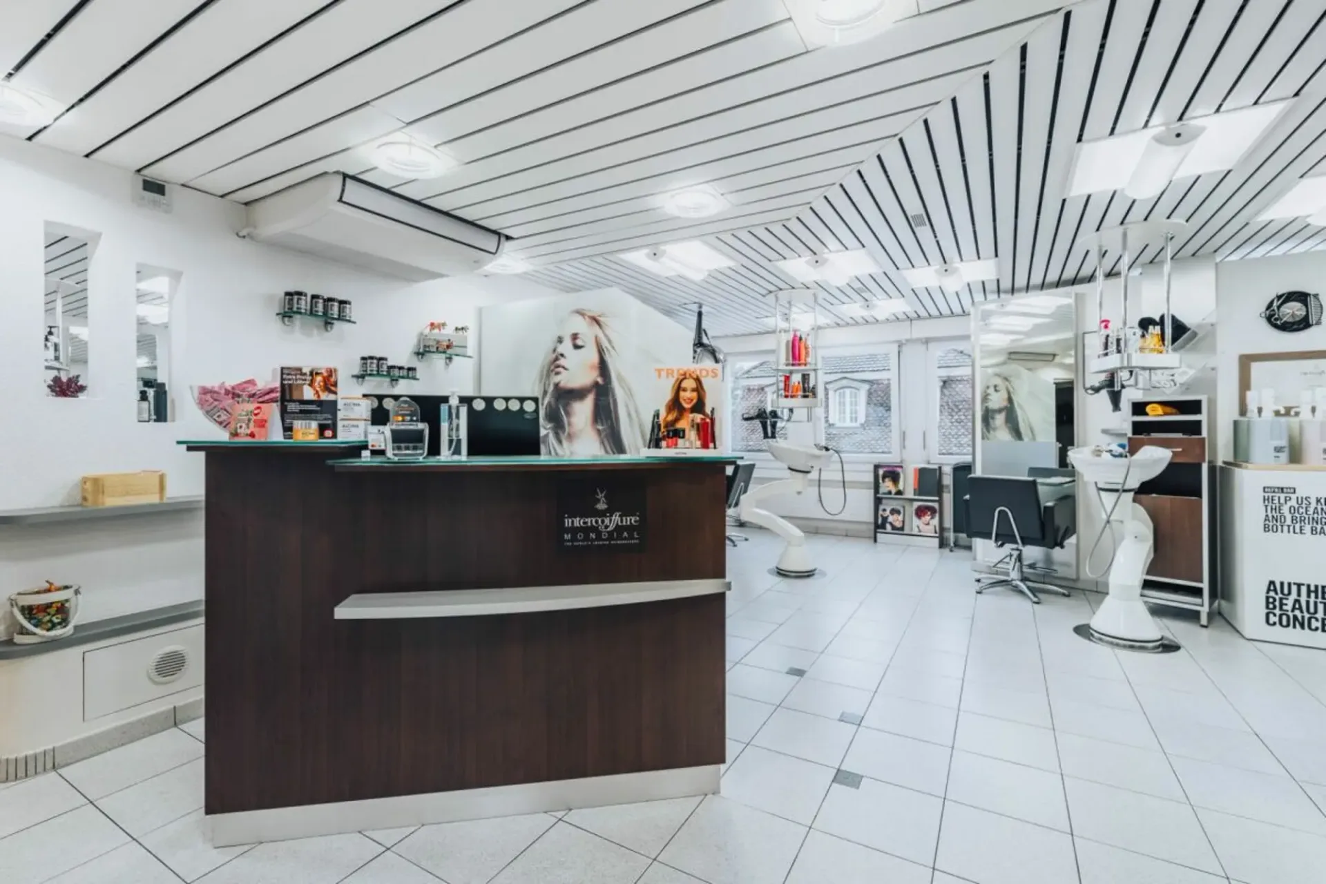 Coiffure-Salon (Gewerberaum) 108m2 mit zwei Nebenräumen à 32m2 zu vermieten
