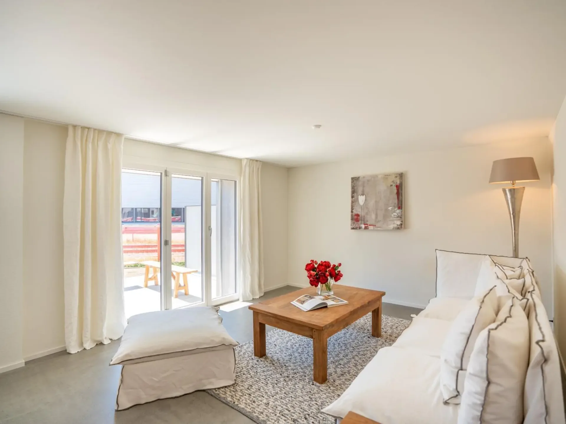 Moderne Wohnoase mit grosser Terrasse und eigenem Gartenanteil