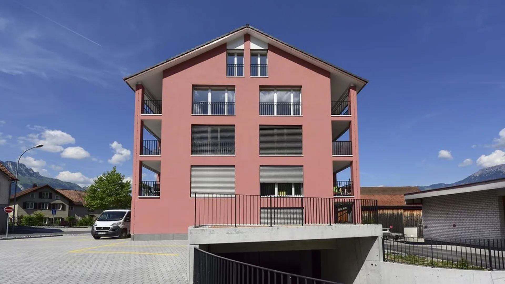 GROSSZÜGIGE 3.5 ZIMMER WOHNUNG IN GRABS