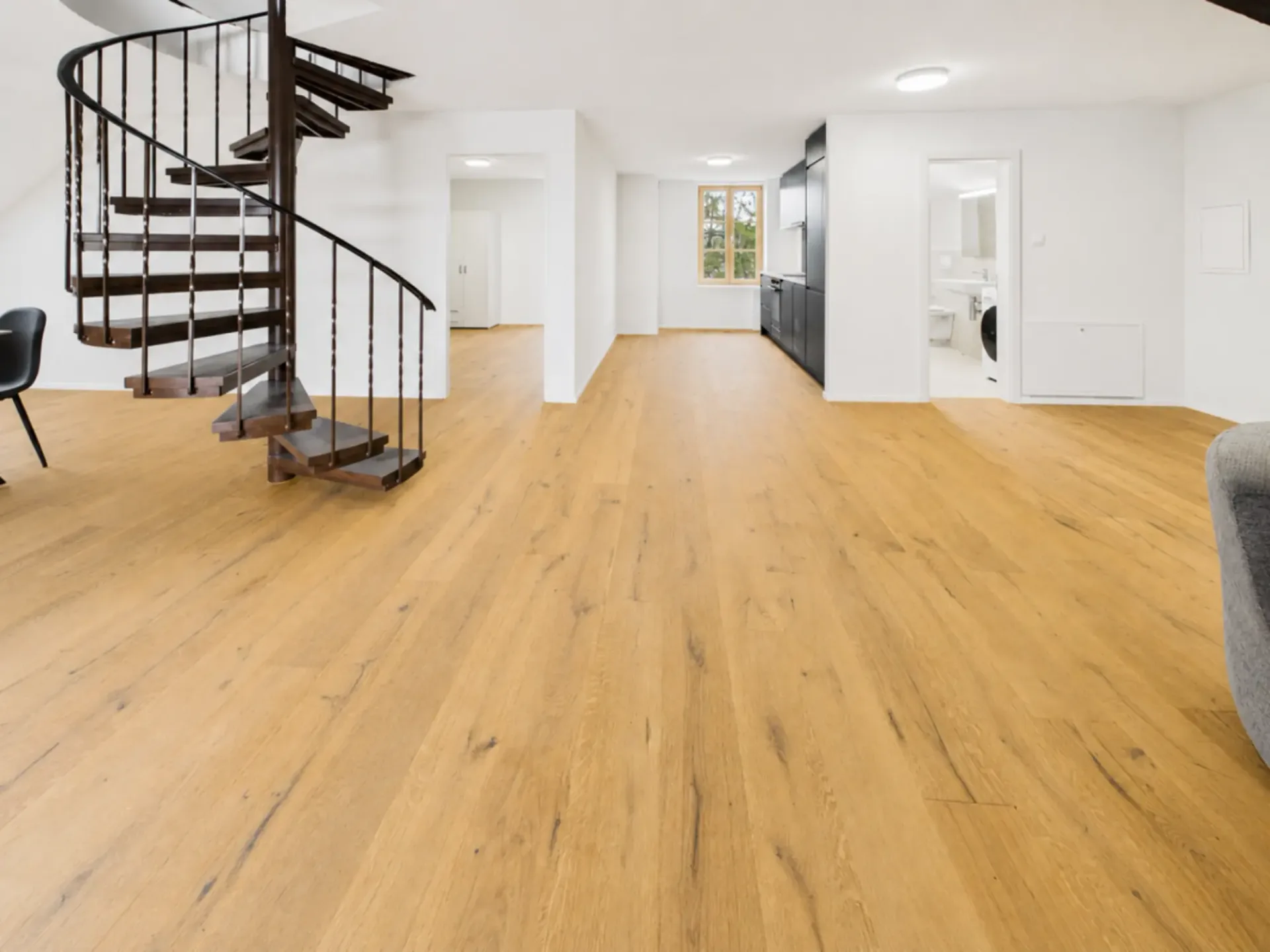 127 m² purer Wohntraum - frisch renovierte Maisonette-Wohnung in Hofstetten-Flüh
