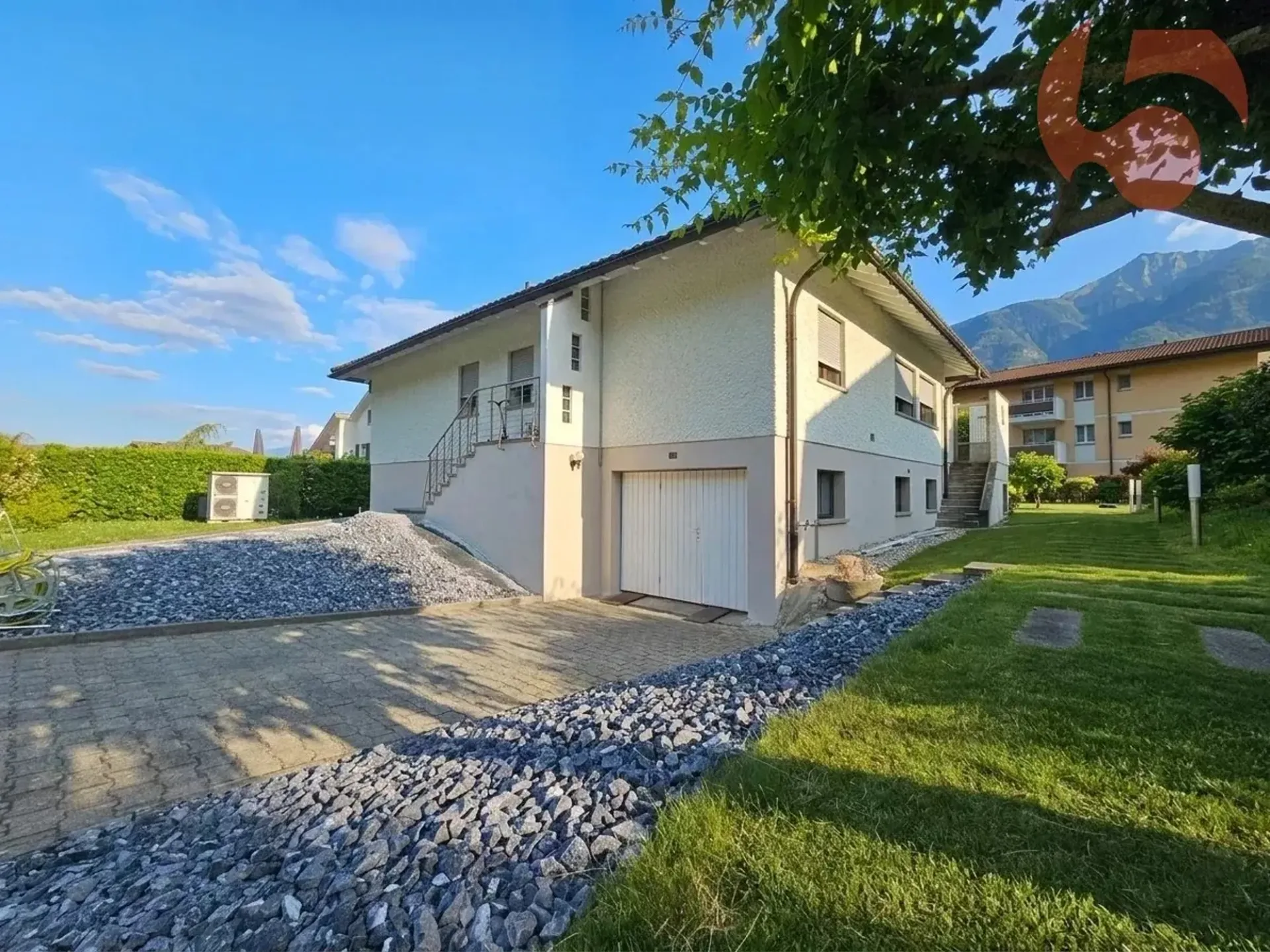 Prachtvolle 6.5-Zimmer-Villa mit Werkstatt und großem Garage