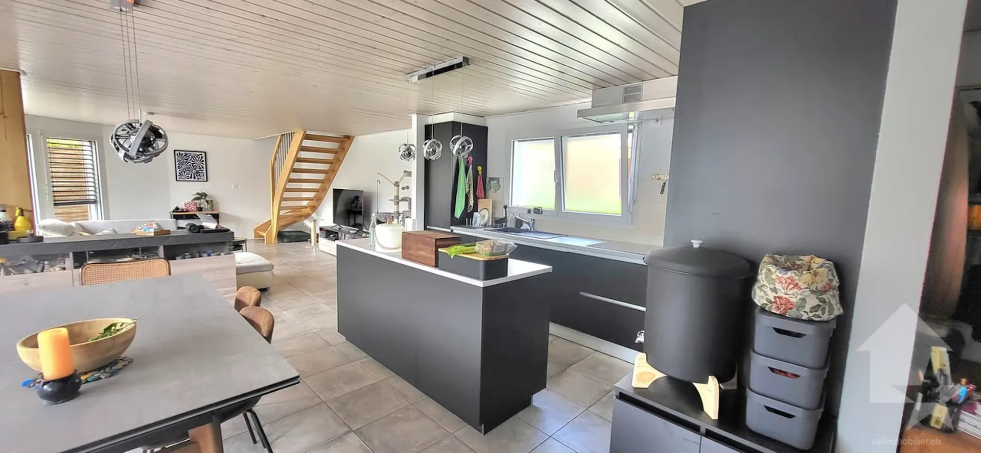 Villa / Gebäude mit 2 Wohnungen 1x 3.5 Zimmer im Doppelhaus + 1x Studio