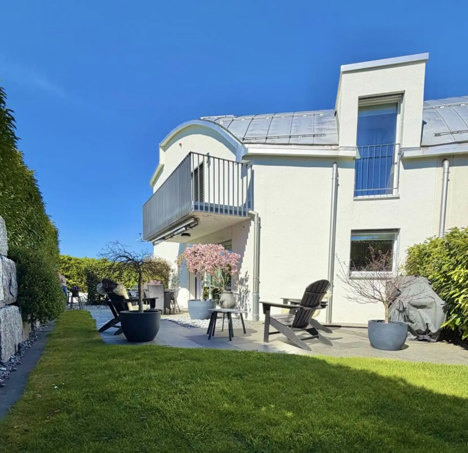 6.5-Zimmer-Doppeleinfamilienhaus: Wo wertvolle Lebensqualität ein sicheres Zuhause erhält!
