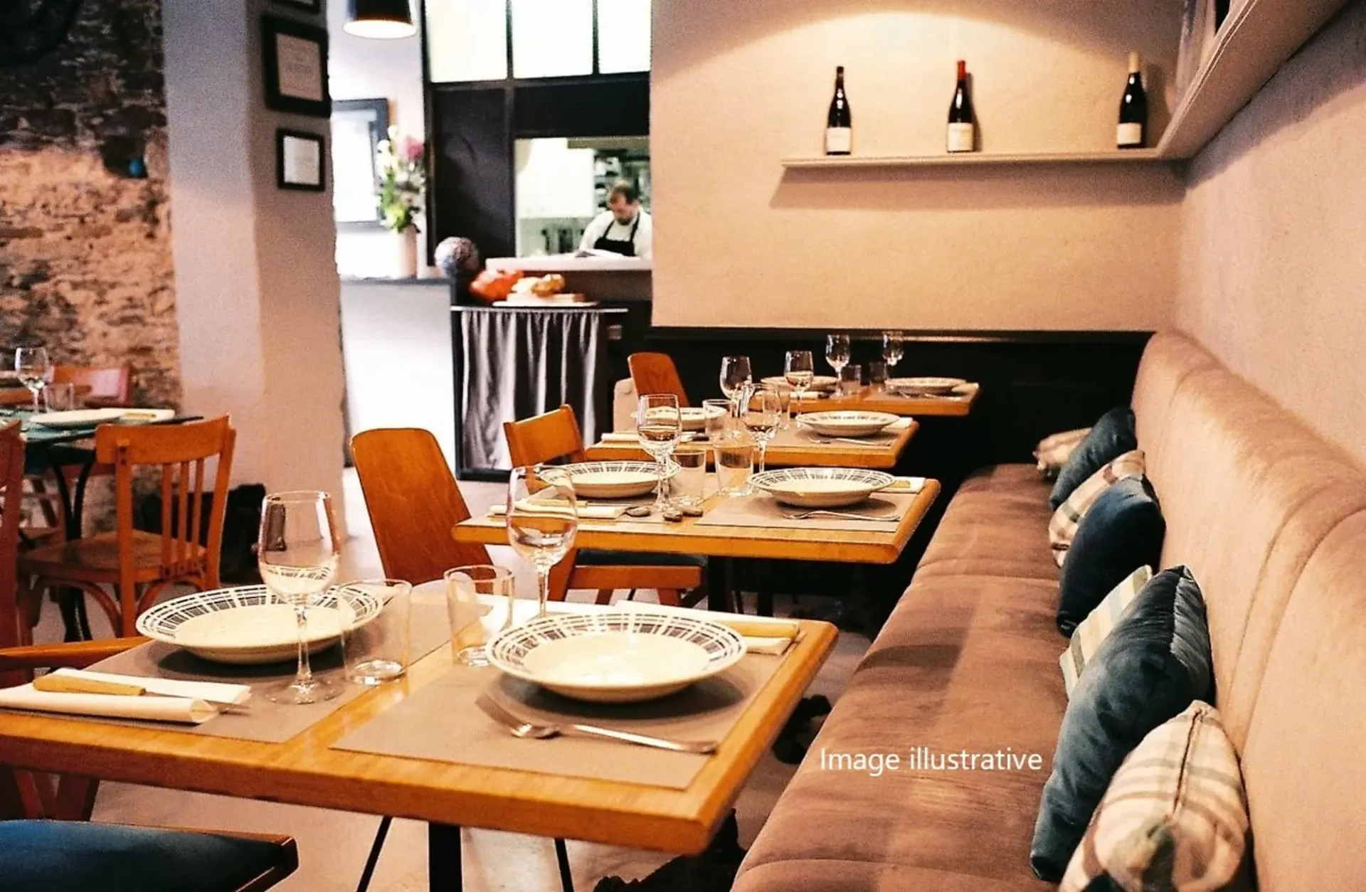 CAFÉ-RESTAURANT IM HERZEN VON CAROUGE AN DER HAUPTSTRASSE