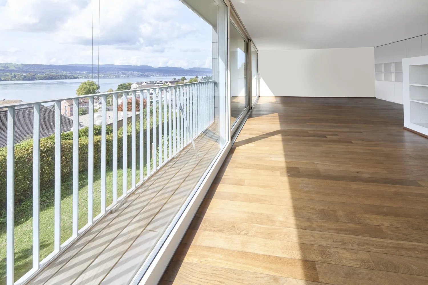 Moderne Doppelhaushälfte mit Seesicht, Dachterrasse und eigenem Garten